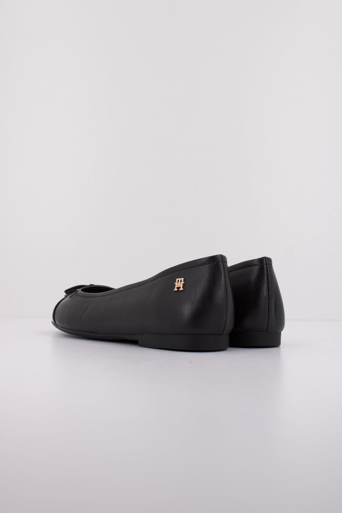 TOMMY HILFIGER PATENT TOE-CAP LTHR BALL en color NEGRO (3)