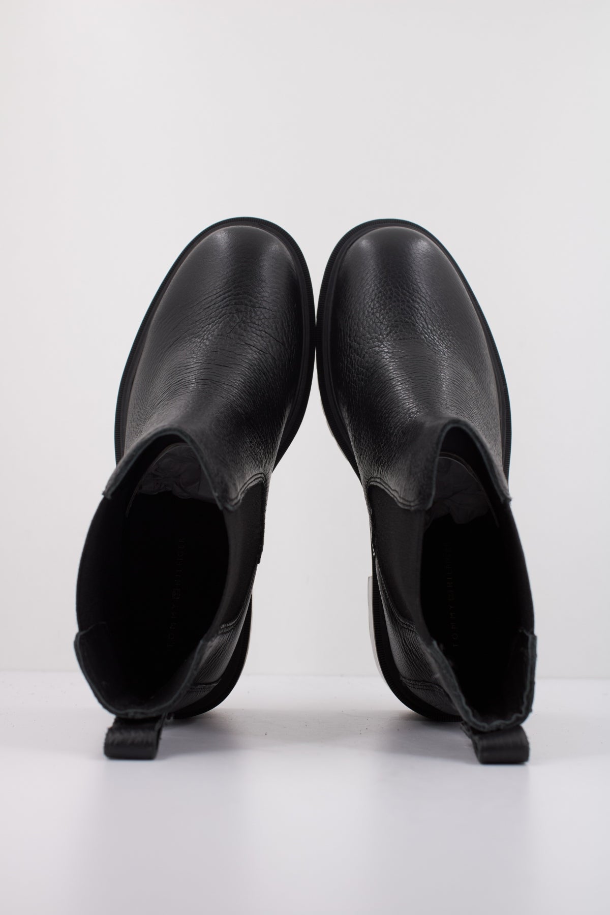 TOMMY HILFIGER TH LEATHER CHELSEA CLEAT en color NEGRO (3)