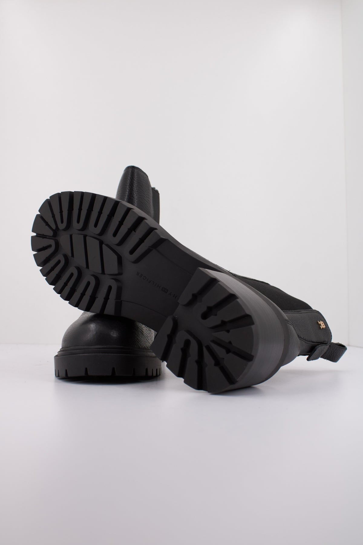 TOMMY HILFIGER TH LEATHER CHELSEA CLEAT en color NEGRO (5)