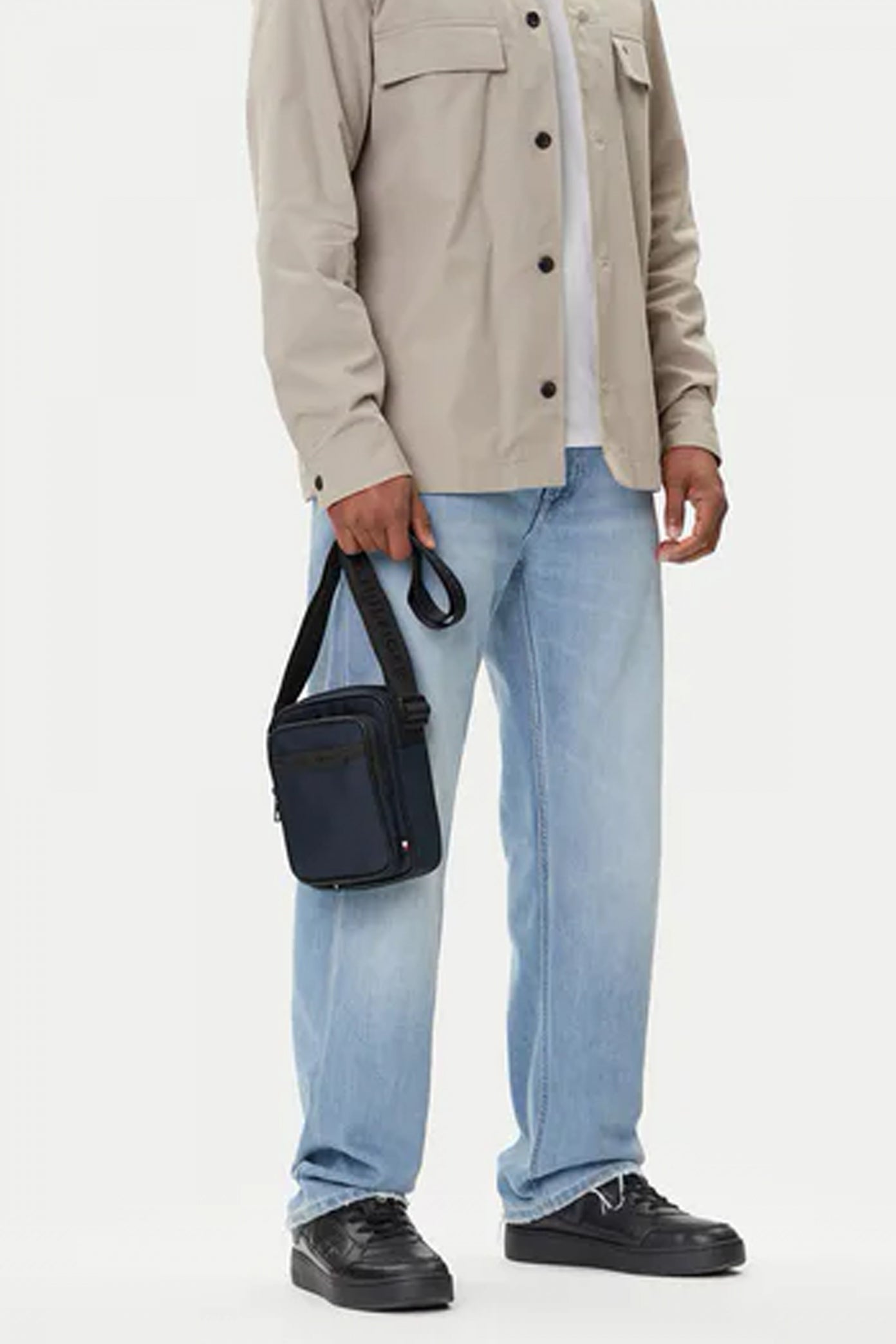 TOMMY HILFIGER TH REPREVE MINI REPORTER en color AZUL (3)