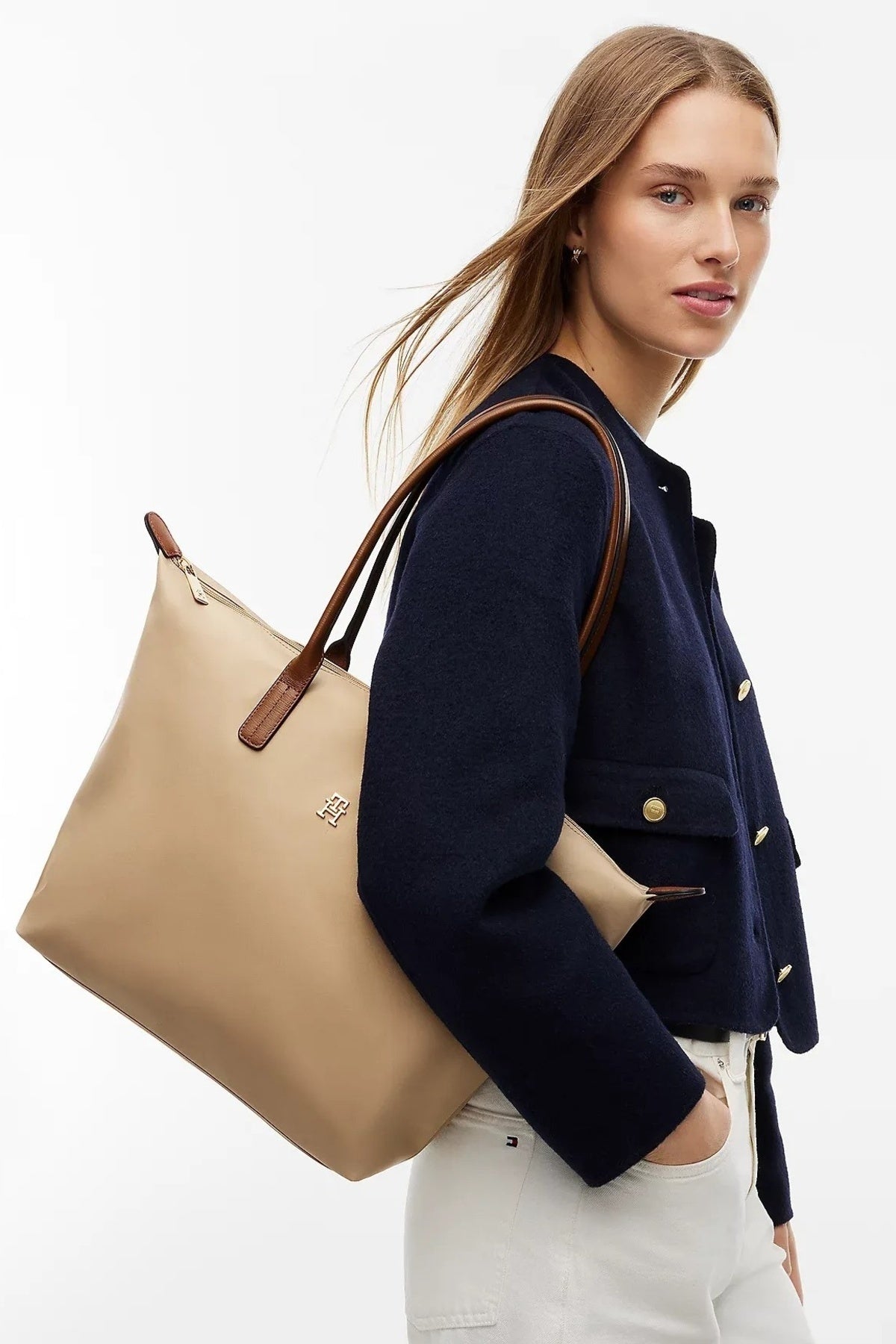 TOMMY HILFIGER POPETTE TOTE en color BEIS (1)