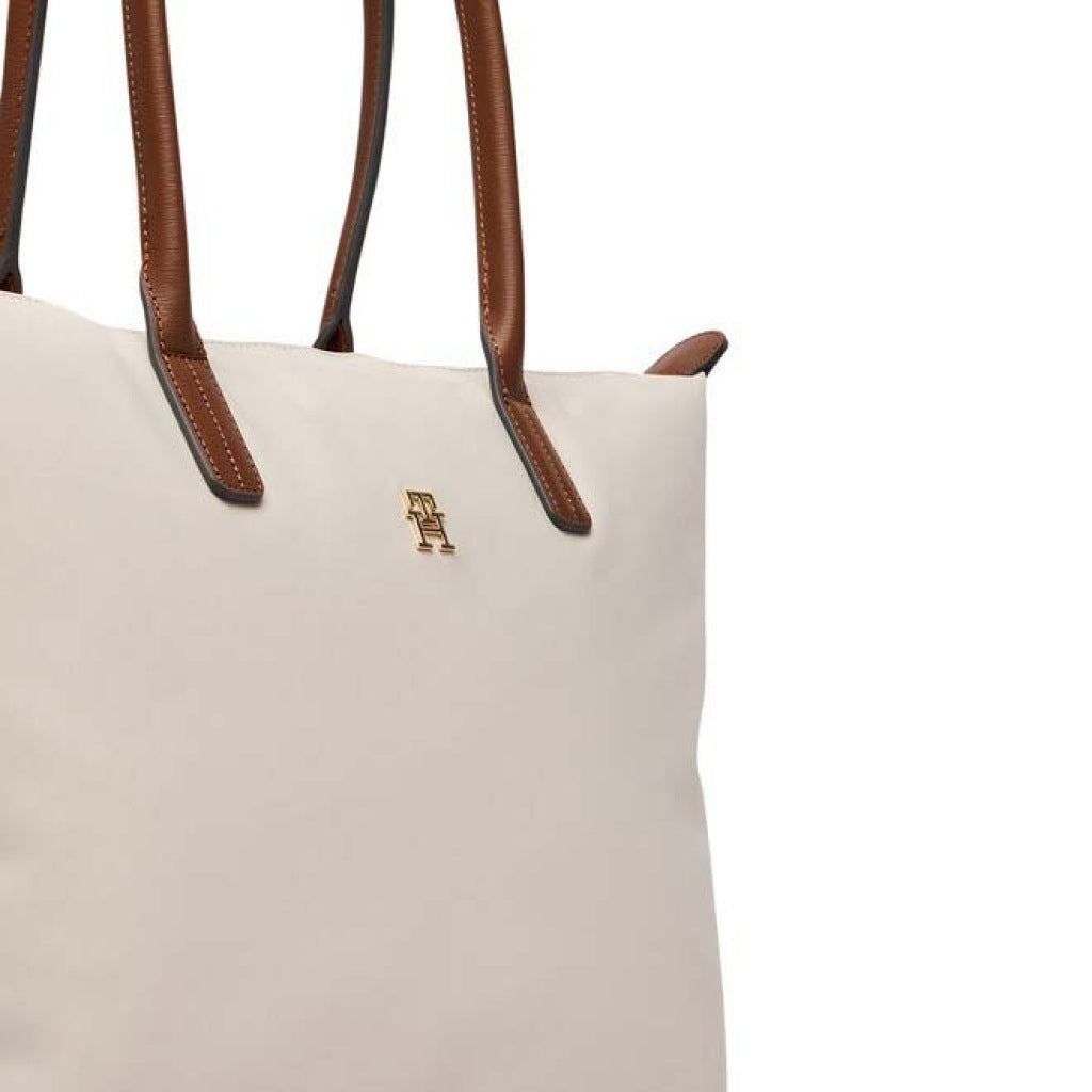 TOMMY HILFIGER POPETTE TOTE en color BEIS (3)