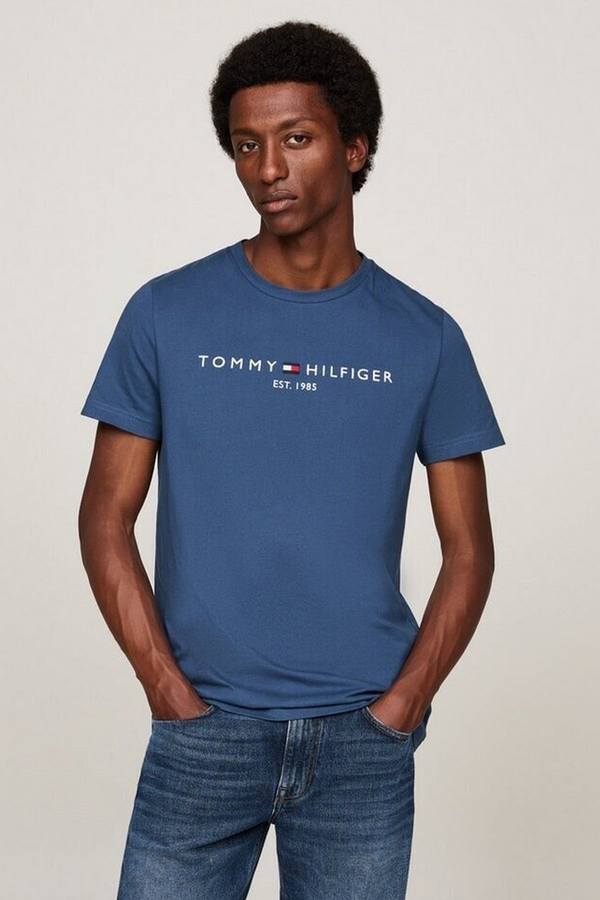 TOMMY HILFIGER TOMMY LOGO TEE en color AZUL (1)