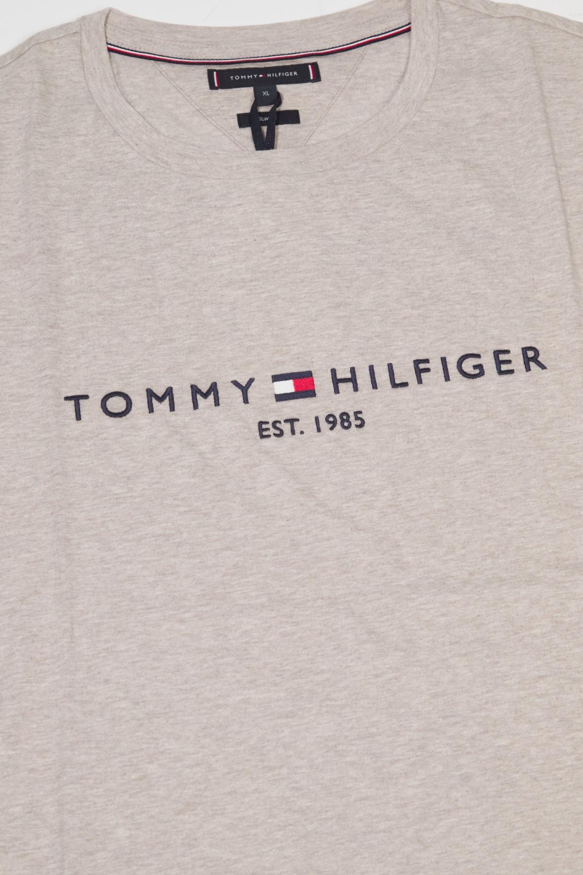 TOMMY HILFIGER TOMMY LOGO TEE en color BEIS (2)