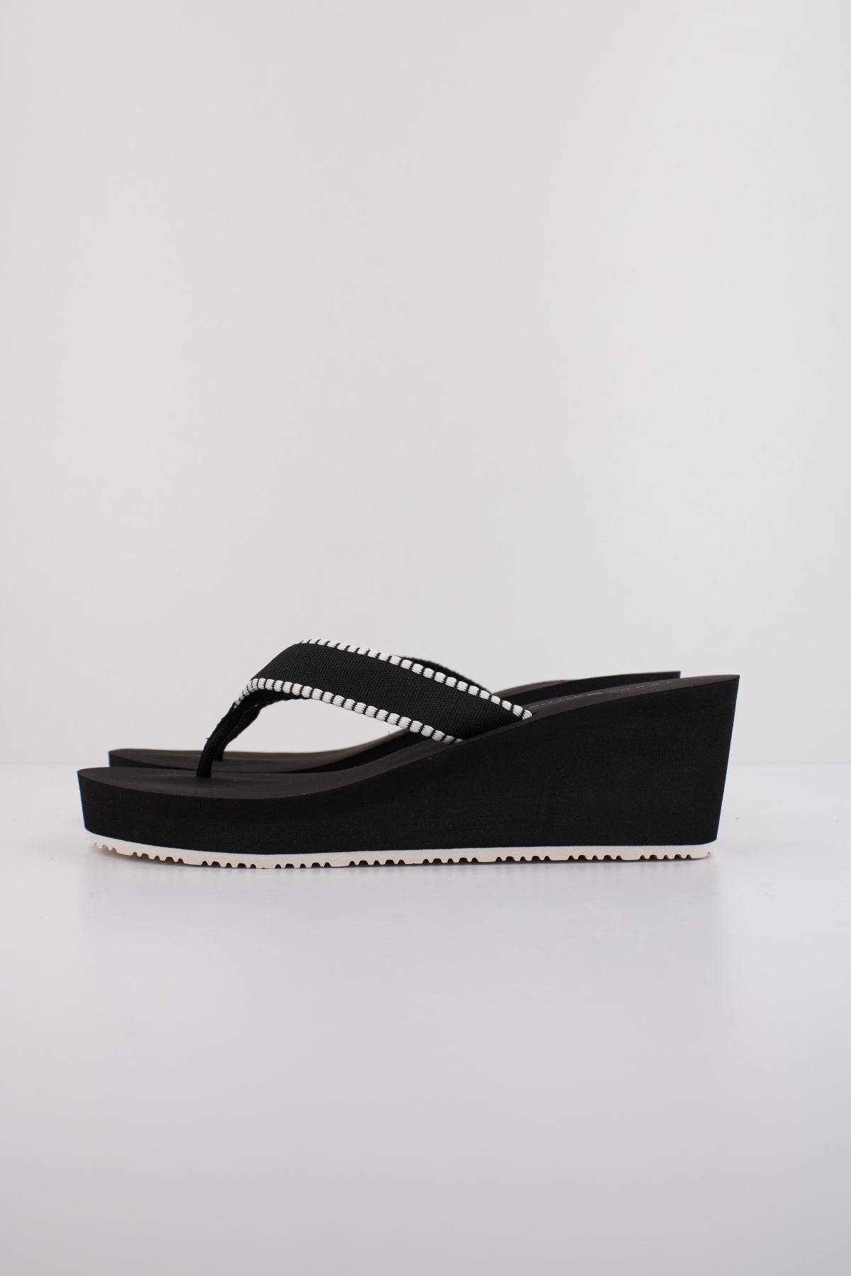 TOMMY HILFIGER DALYA en color NEGRO (1)