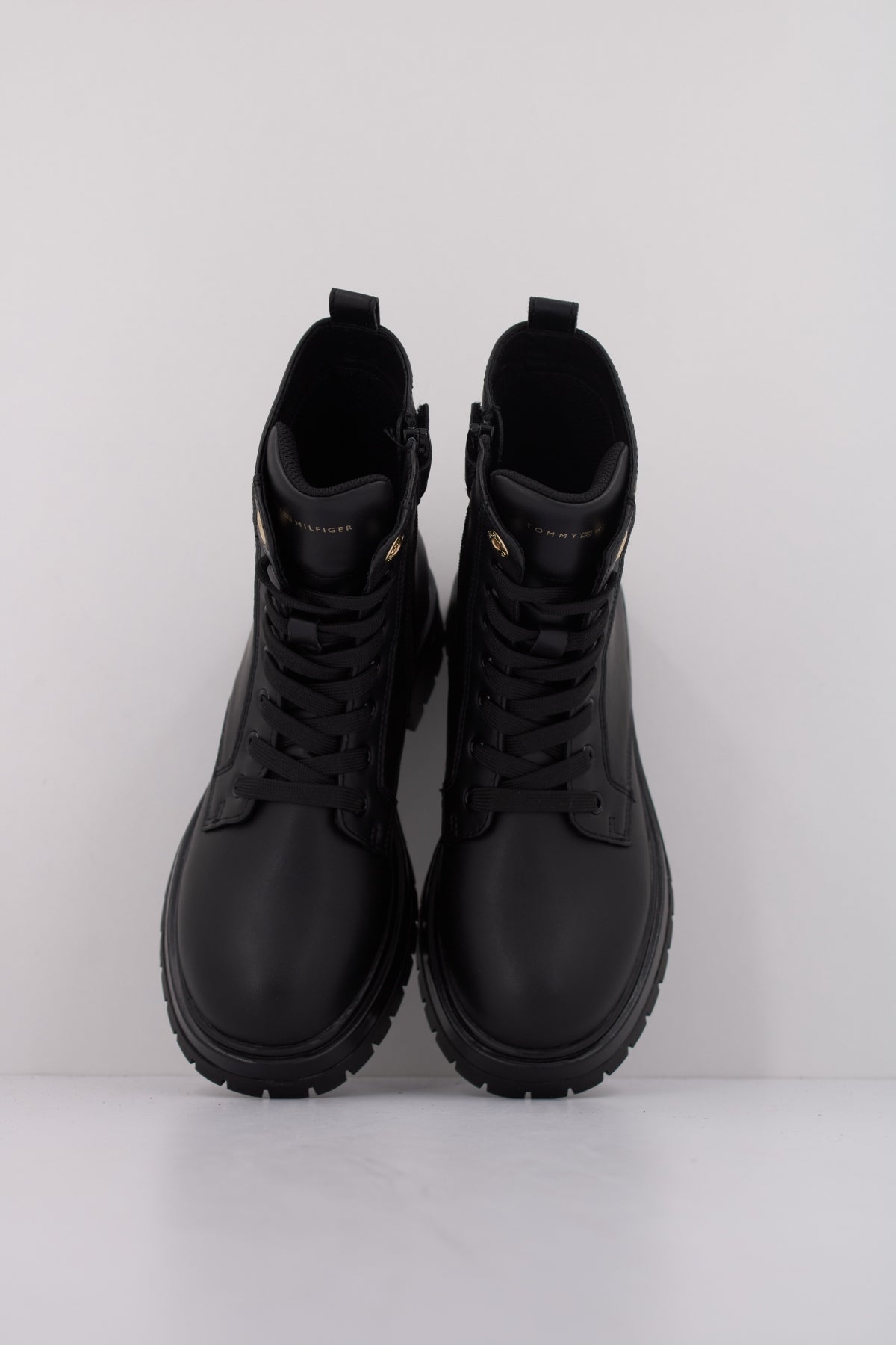 TOMMY HILFIGER BOOTIE ASHLYN en color NEGRO (3)
