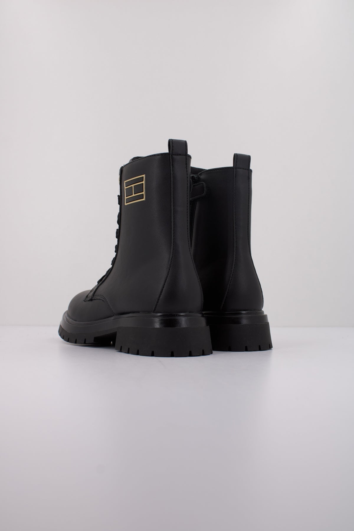 TOMMY HILFIGER BOOTIE ASHLYN en color NEGRO (4)