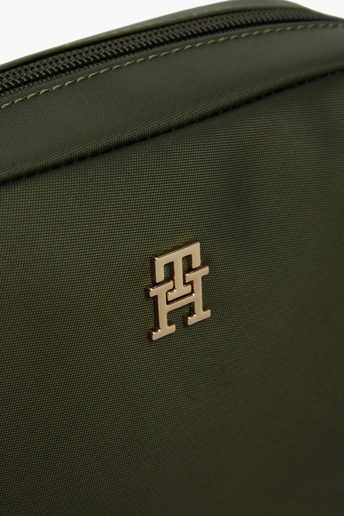 TOMMY HILFIGER AWAW POPETTE CAMERA BAG en color VERDE (4)