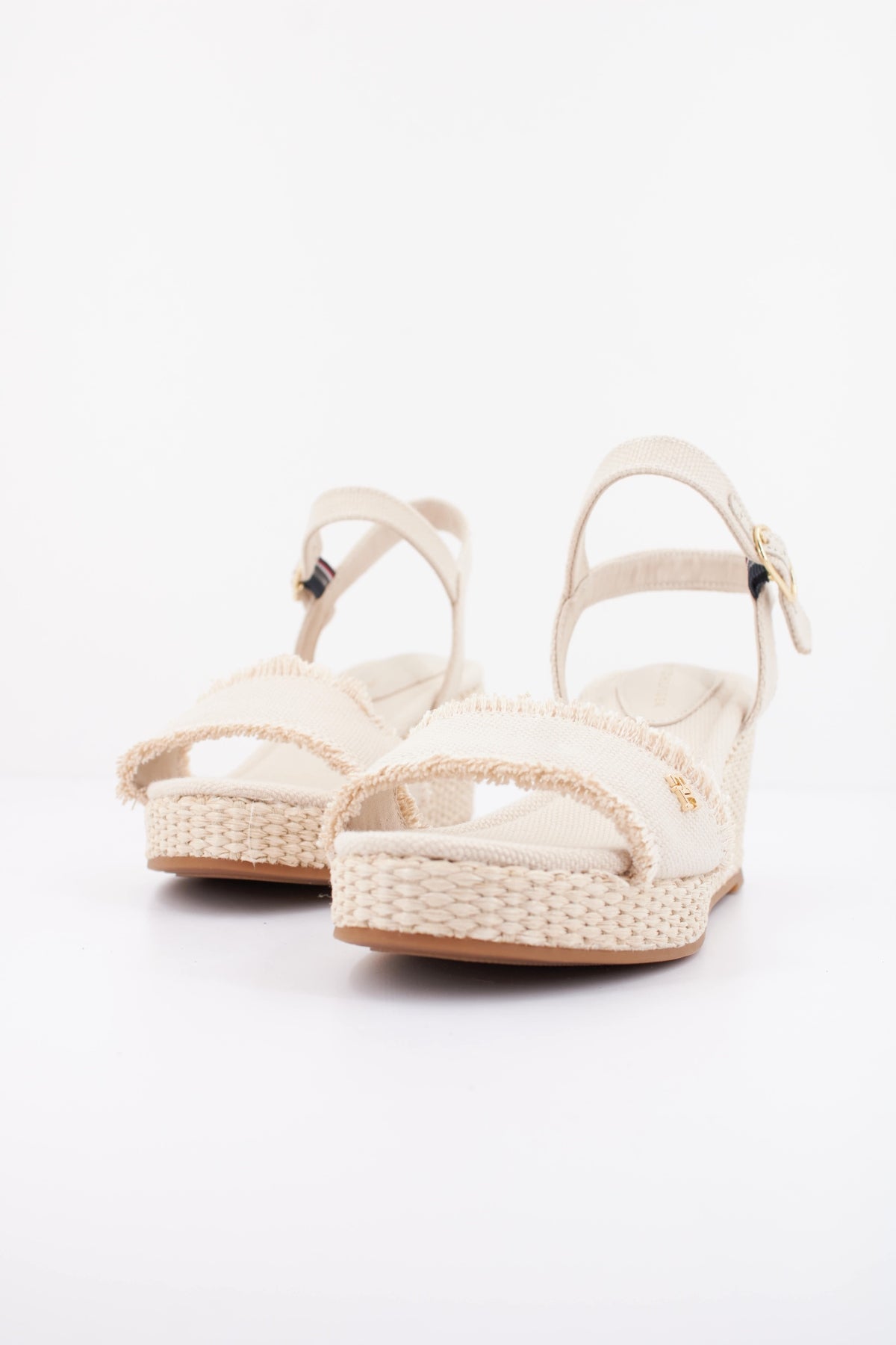 TOMMY HILFIGER EILEEN en color BEIS (2)