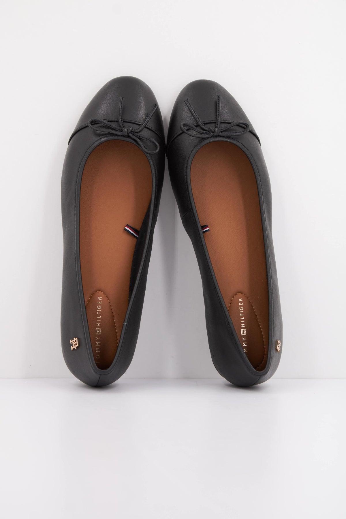 TOMMY HILFIGER MARTINA en color NEGRO (3)