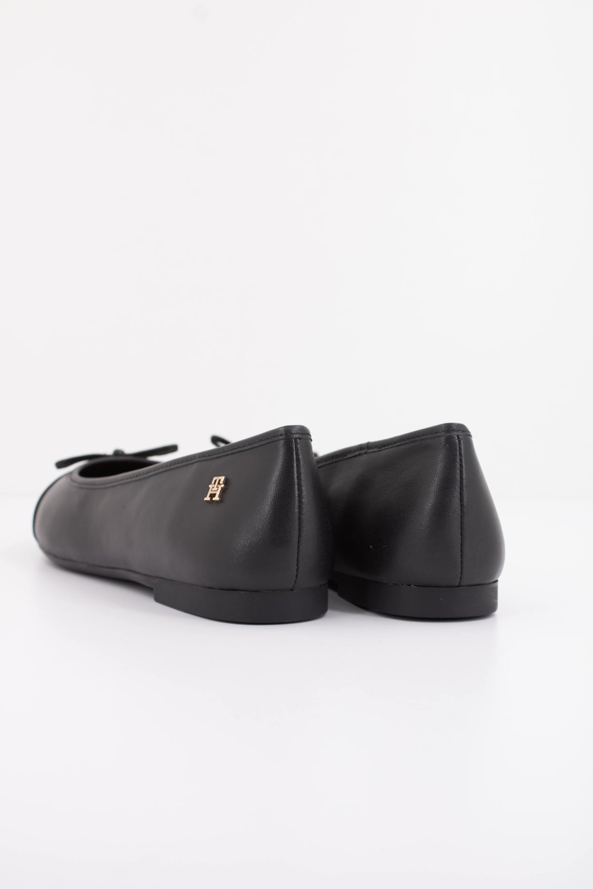 TOMMY HILFIGER MARTINA en color NEGRO (4)