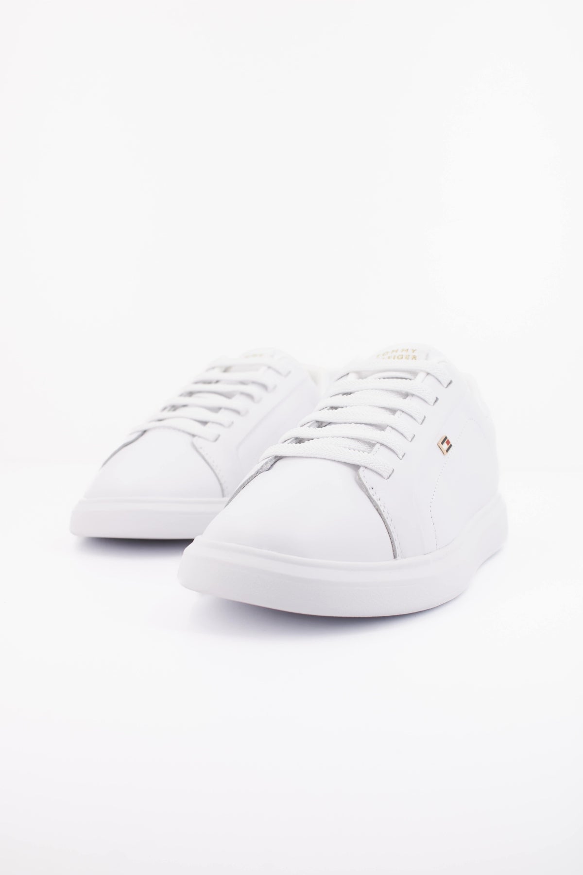 TOMMY HILFIGER ICON LIGHT W en color BLANCO (2)