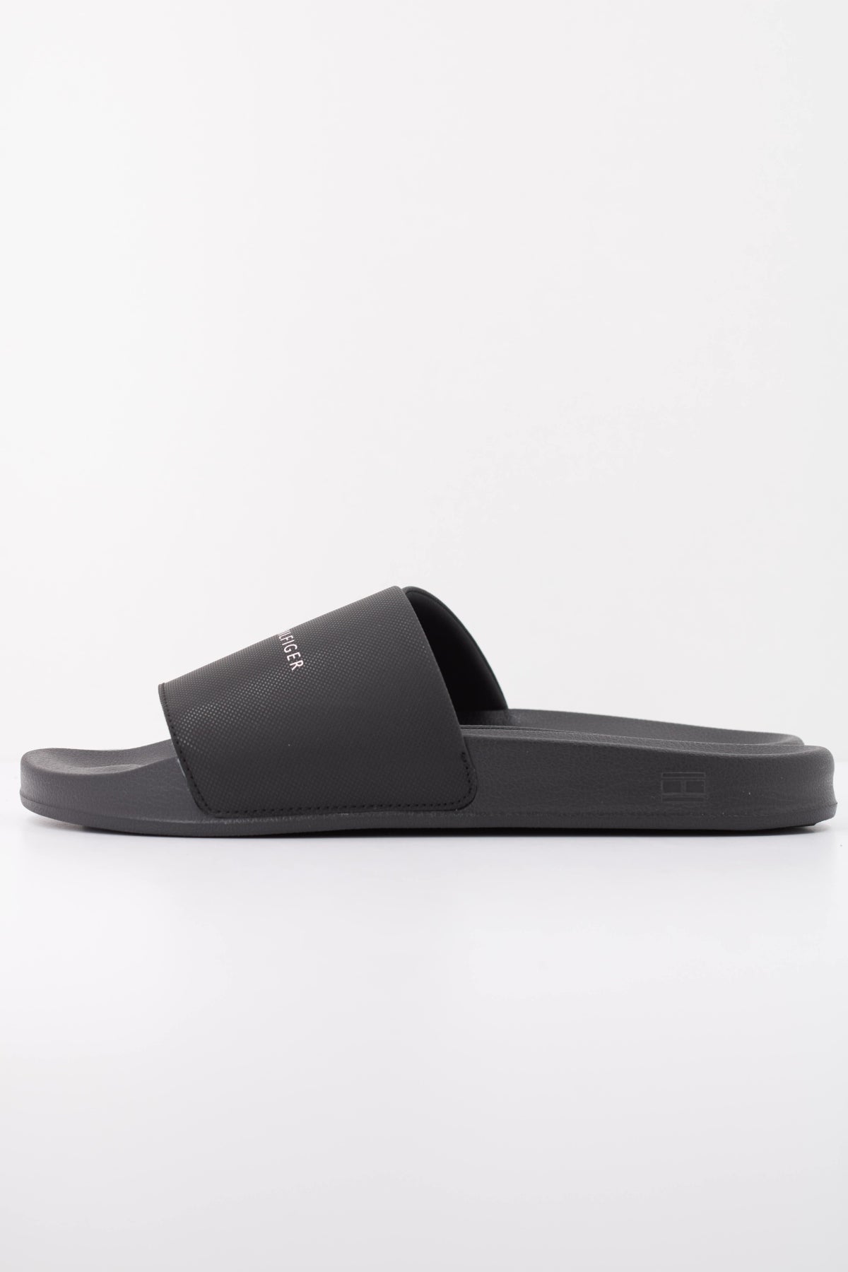 TOMMY HILFIGER CORE TOMMY HILFIGER POOL en color NEGRO (1)