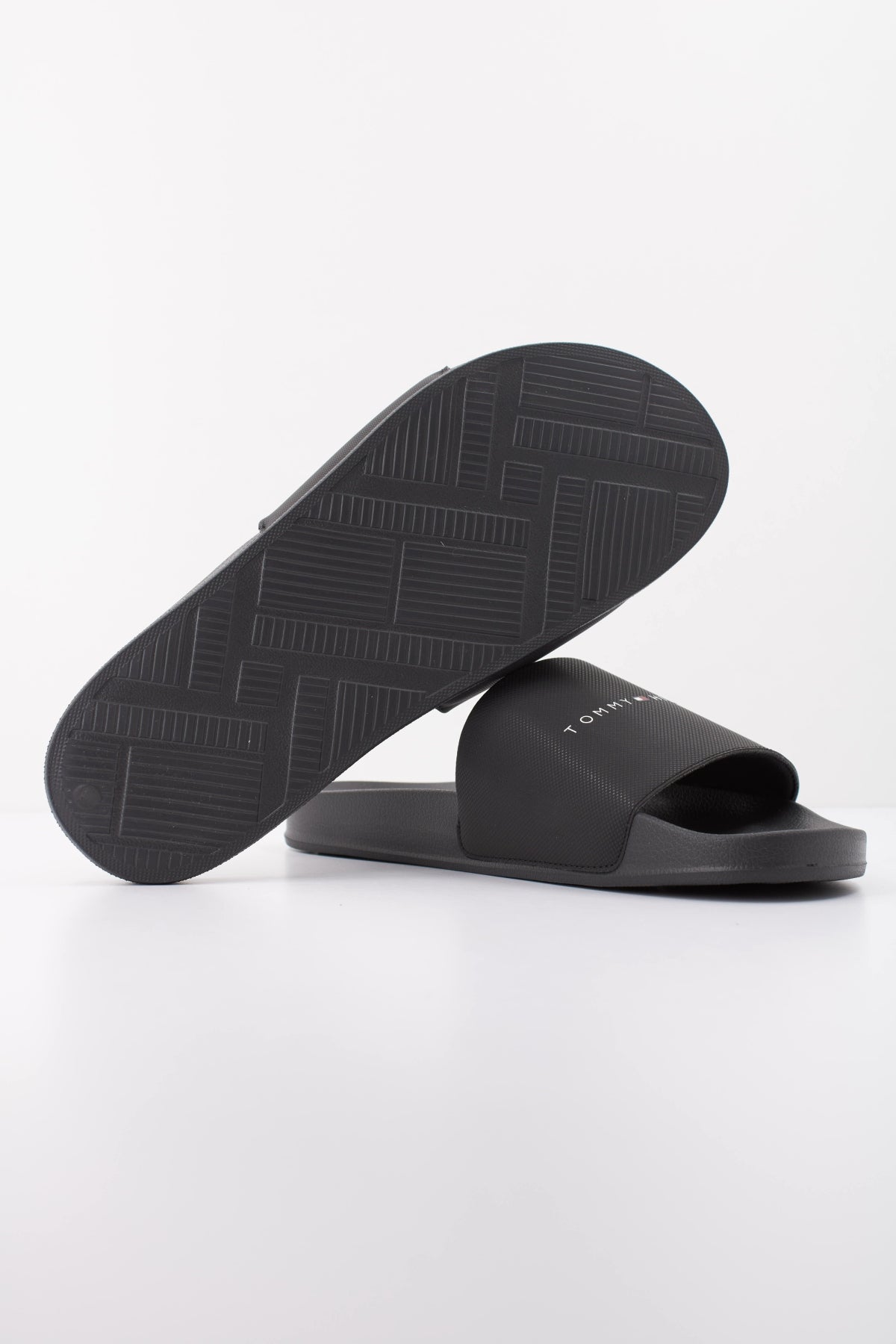 TOMMY HILFIGER CORE TOMMY HILFIGER POOL en color NEGRO (2)