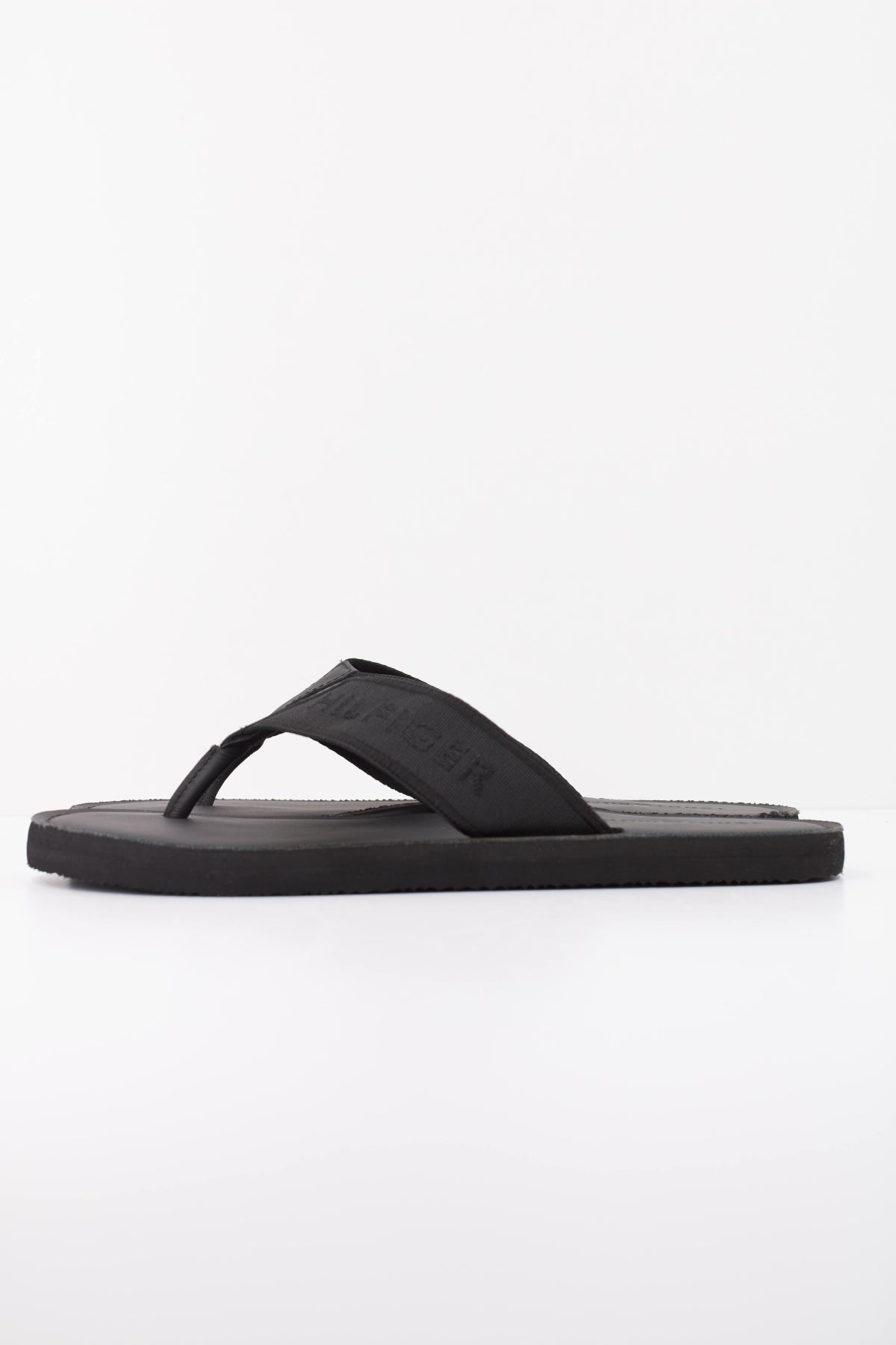 TOMMY HILFIGER HILFIGER LEATHER BEACH en color NEGRO (1)