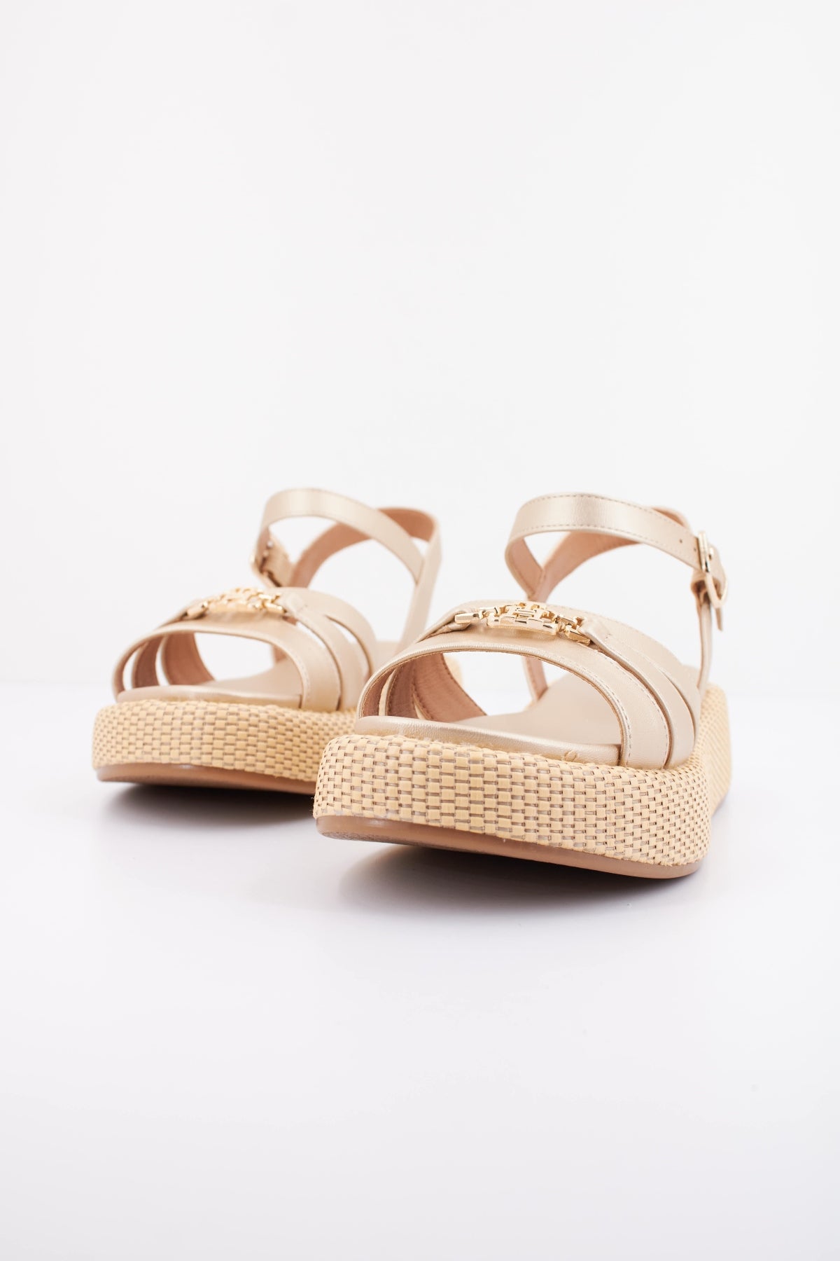 TOMMY HILFIGER TA en color ORO (2)