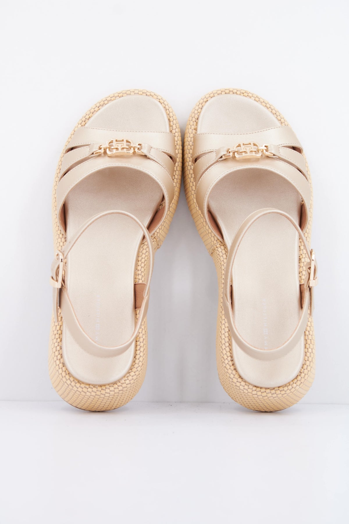 TOMMY HILFIGER TA en color ORO (3)