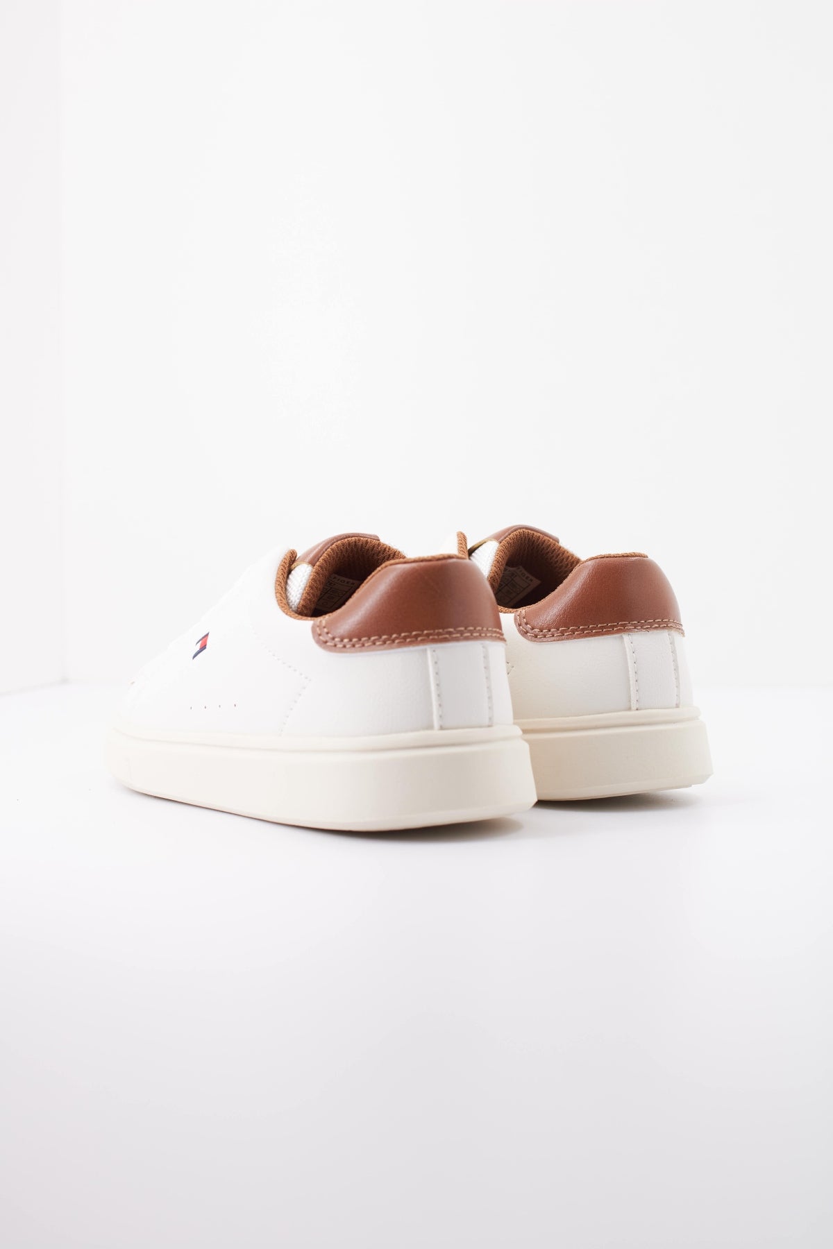 TOMMY HILFIGER TX en color BLANCO (4)
