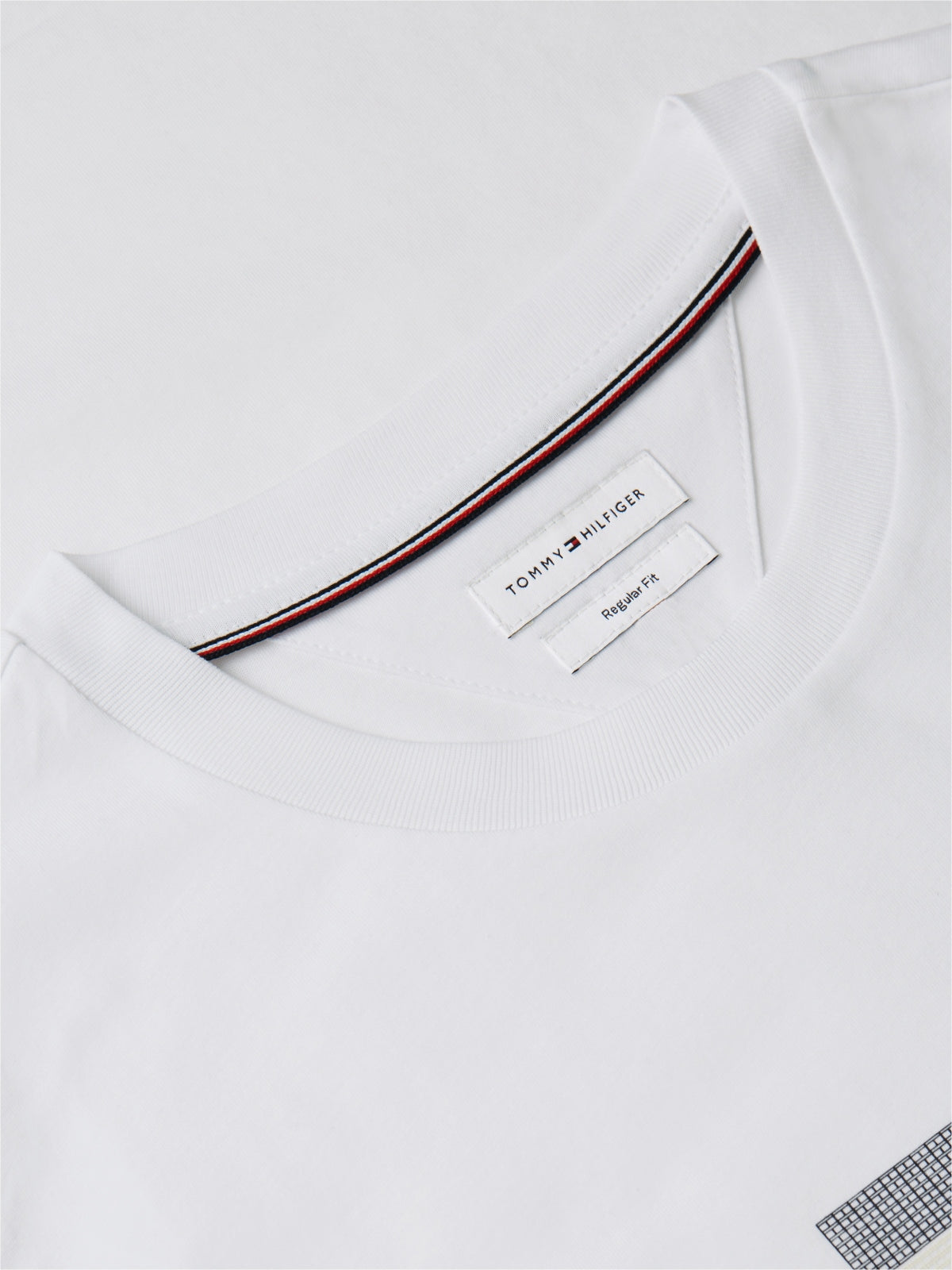 TOMMY HILFIGER MWMW SCRIPT FLAG REGULAR TEE en color BLANCO (4)