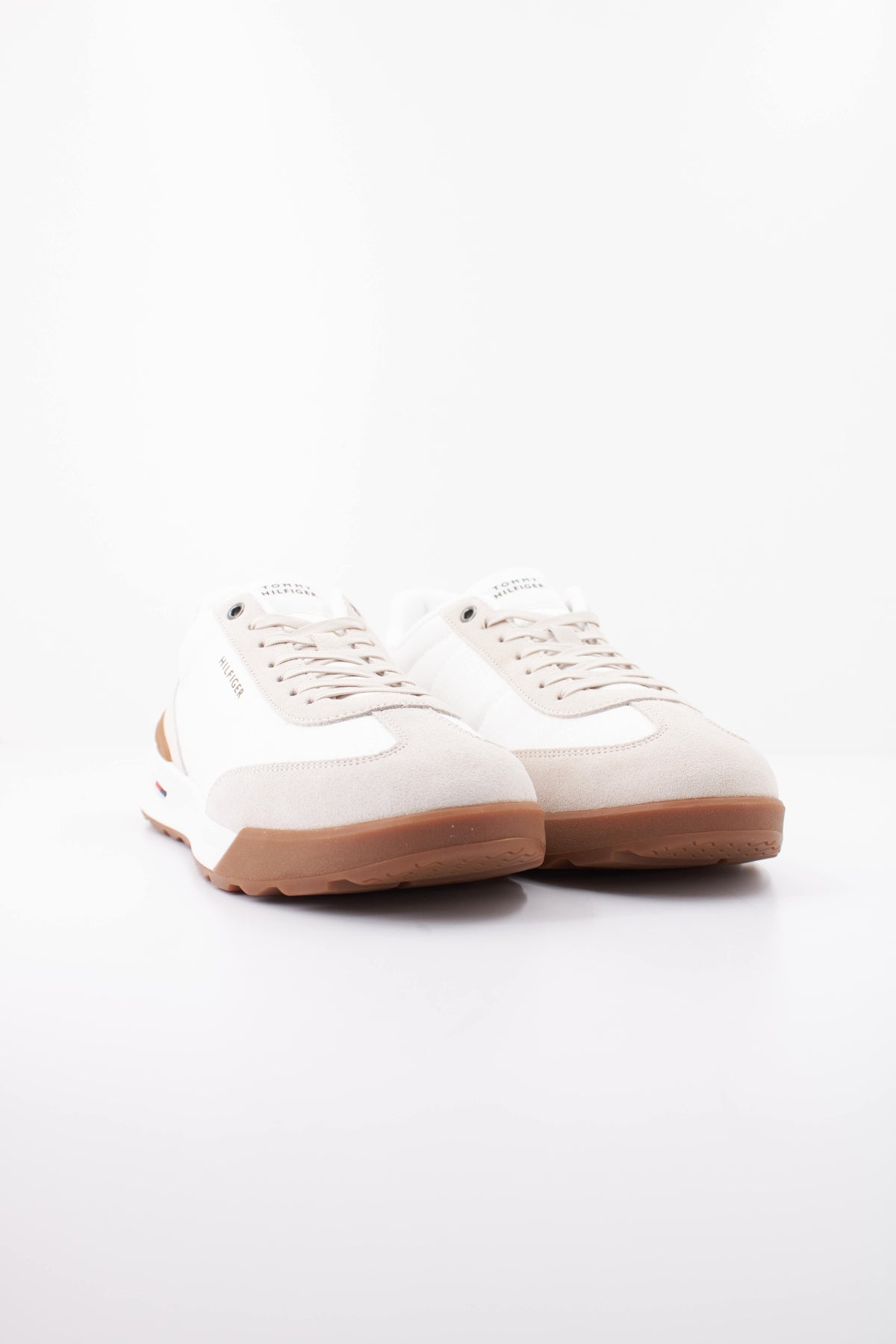 TOMMY HILFIGER RETRO RUNNER en color BLANCO (2)