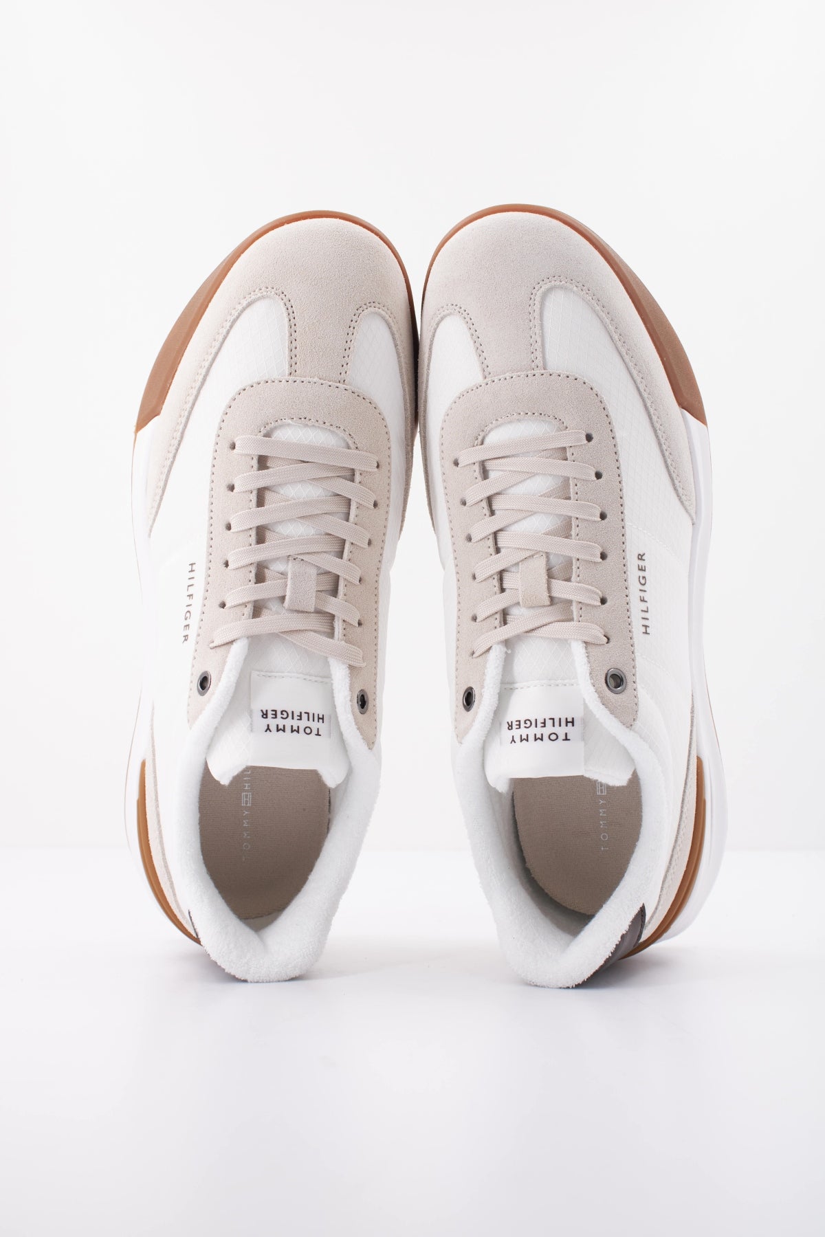 TOMMY HILFIGER RETRO RUNNER en color BLANCO (3)