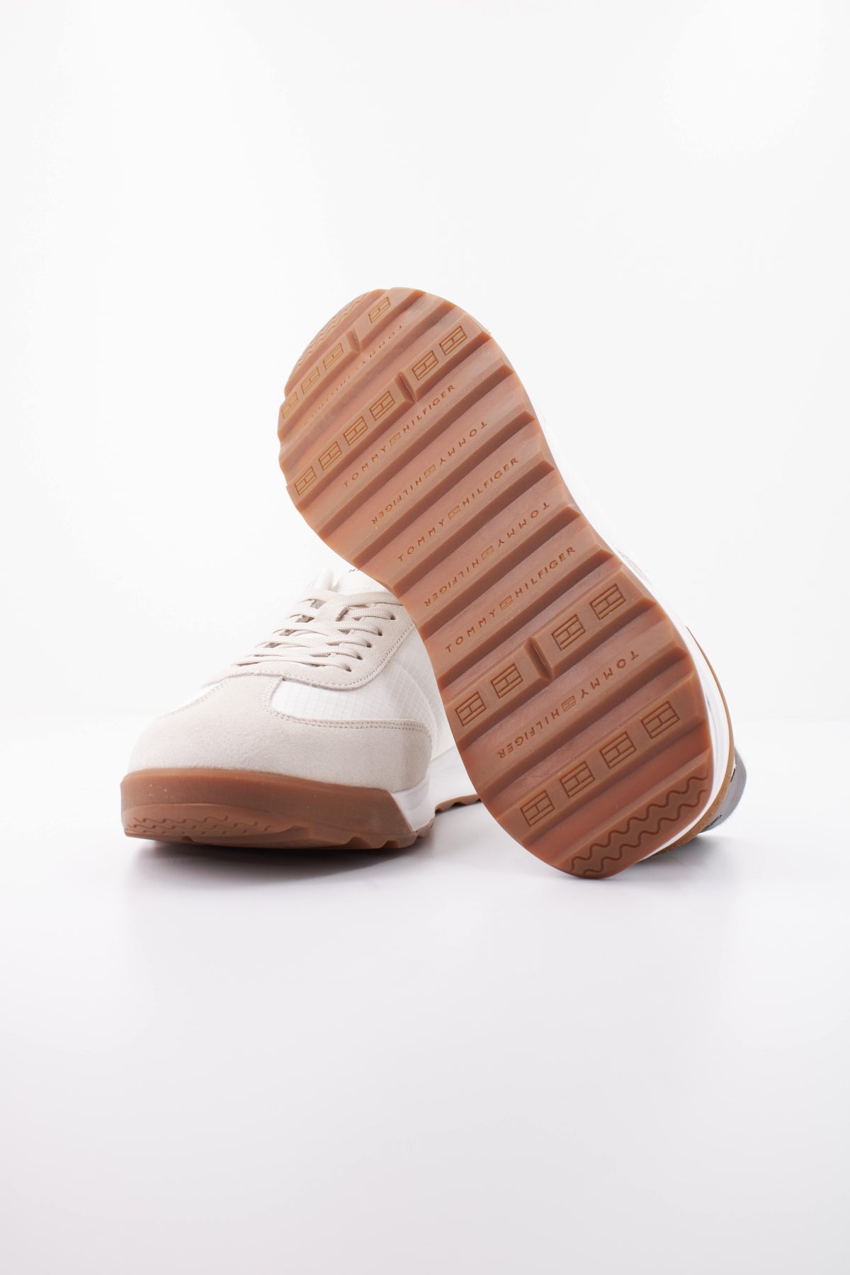 TOMMY HILFIGER RETRO RUNNER en color BLANCO (5)