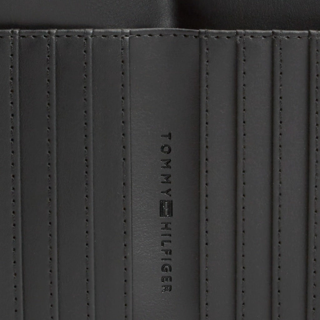 TOMMY HILFIGER AWAW TH ICON en color NEGRO (6)