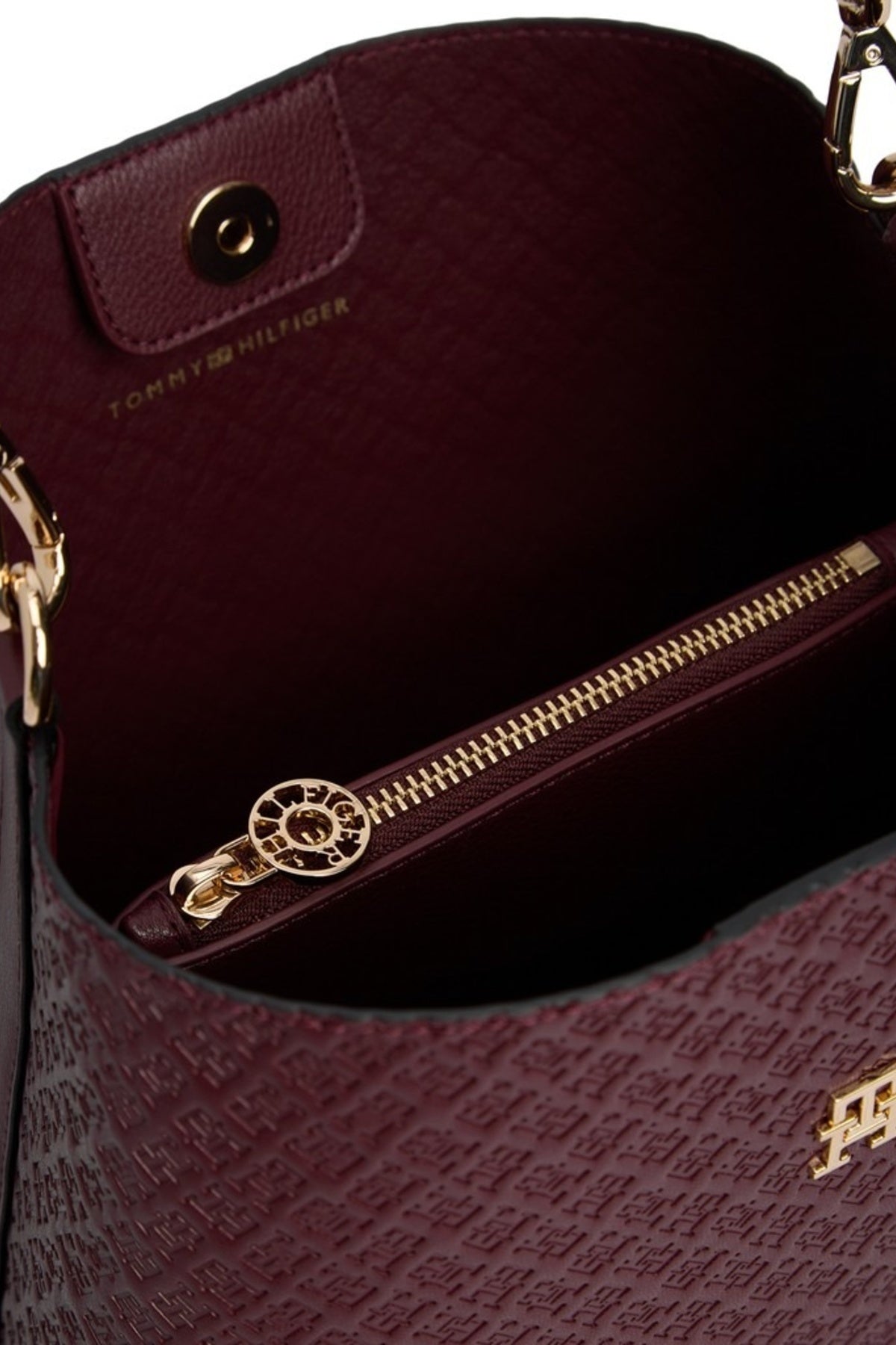 TOMMY HILFIGER AWAW TH ICON SHOULDER BAG MON en color BURDEOS (3)
