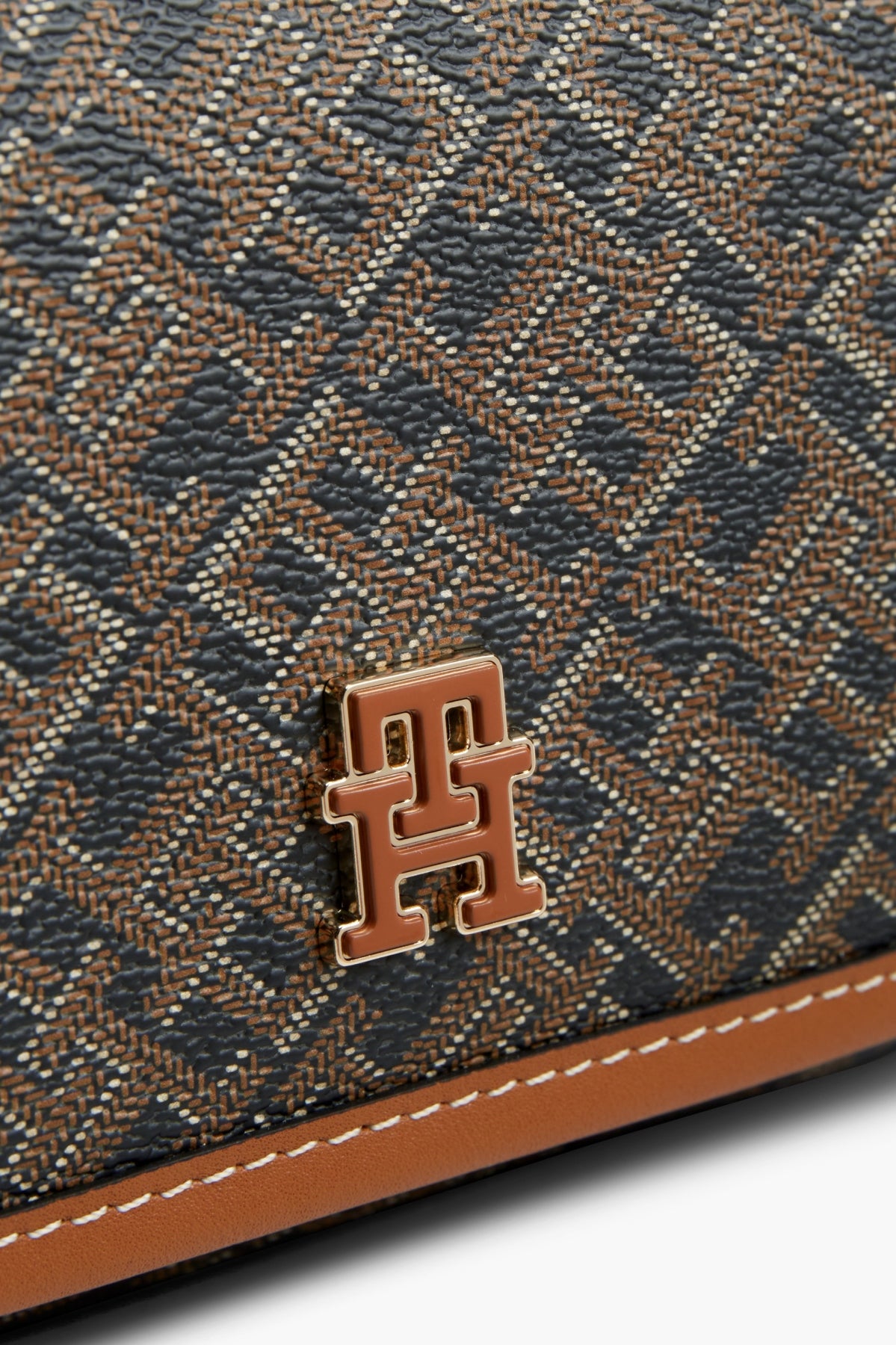 TOMMY HILFIGER AWAW TH MONOPLAY SADDLE BAG en color VERDE (3)