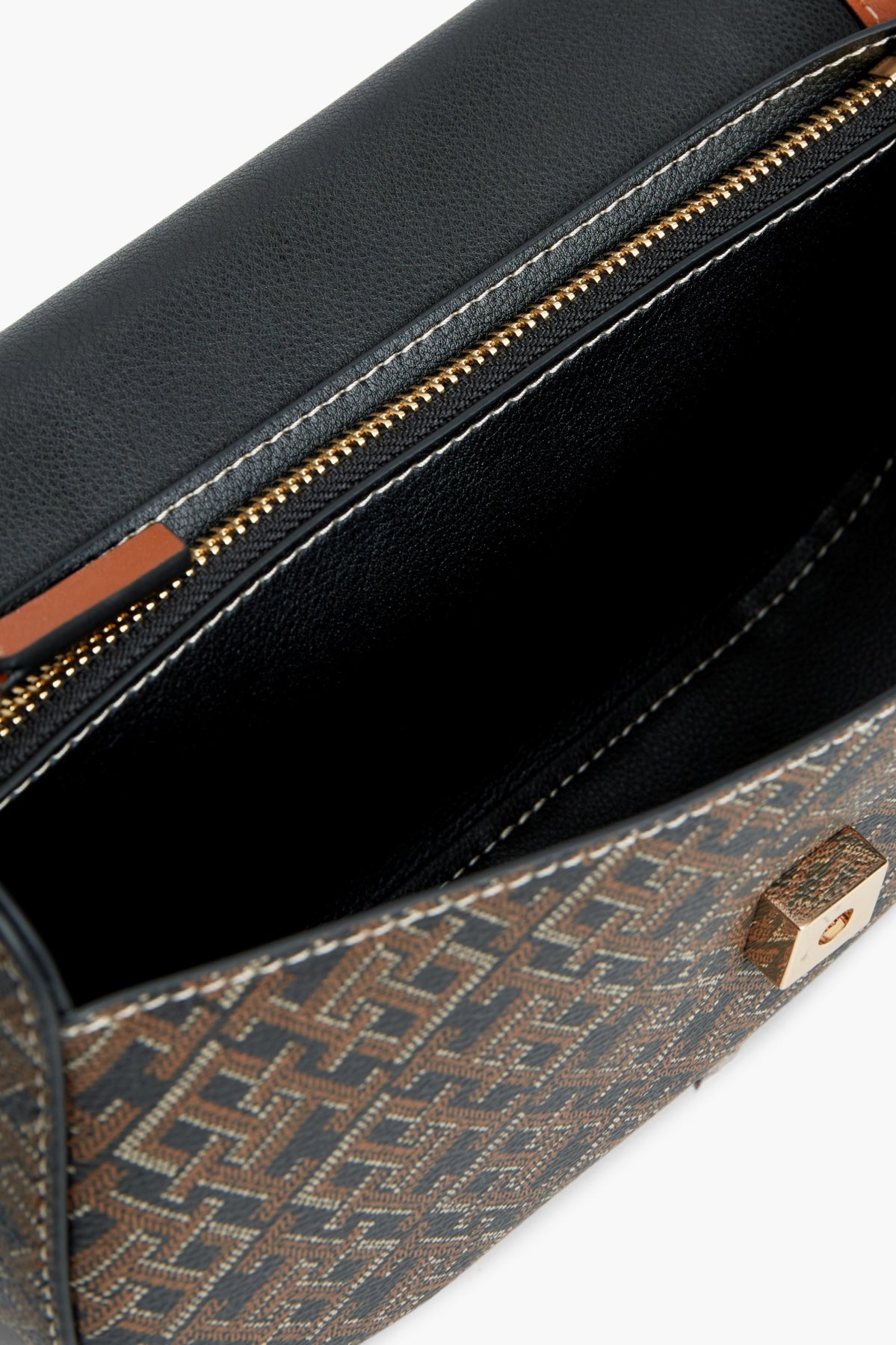 TOMMY HILFIGER AWAW TH MONOPLAY SADDLE BAG en color VERDE (4)