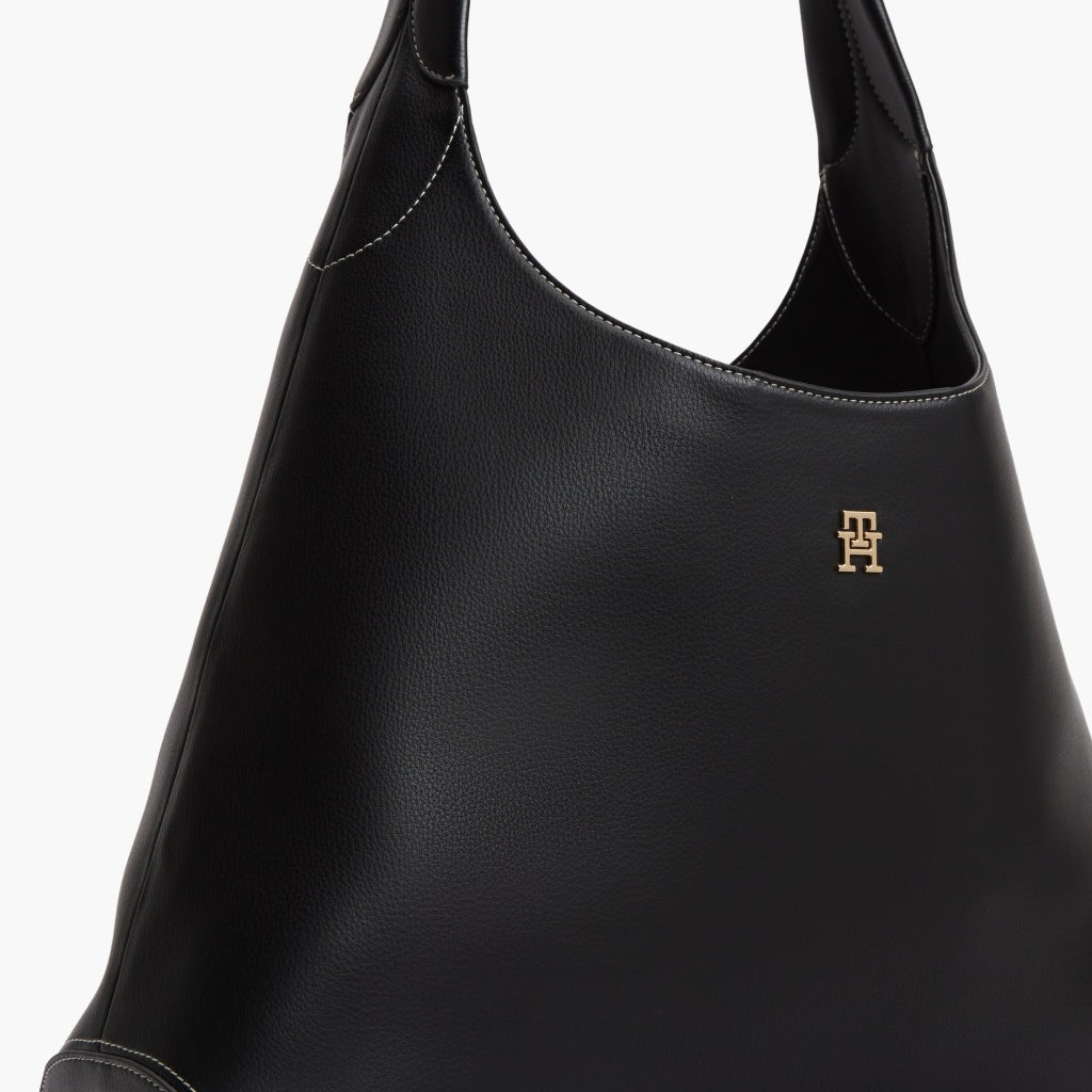 TOMMY HILFIGER AWAW TH EVERYDAY HOBO en color NEGRO (6)