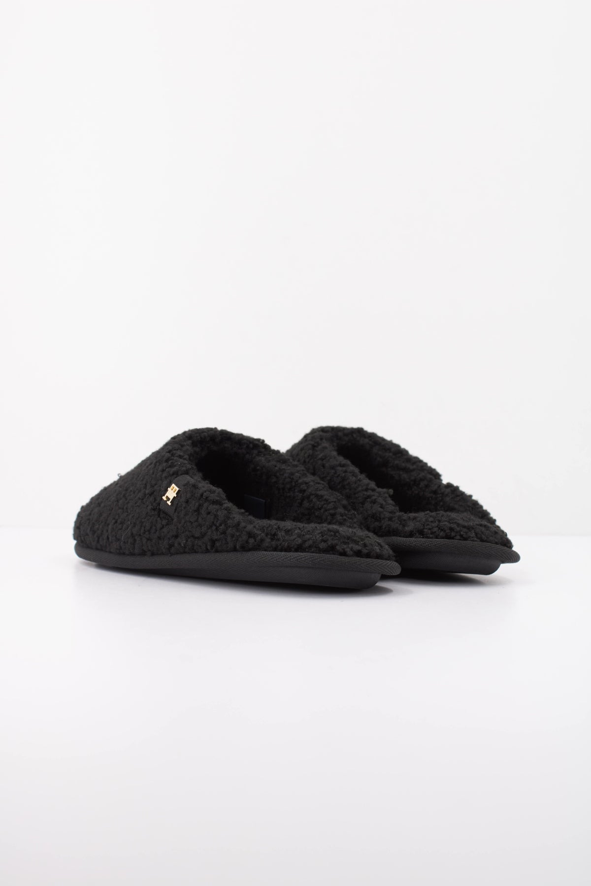 TOMMY HILFIGER FWFW TH HOUSE SHOES en color NEGRO (4)