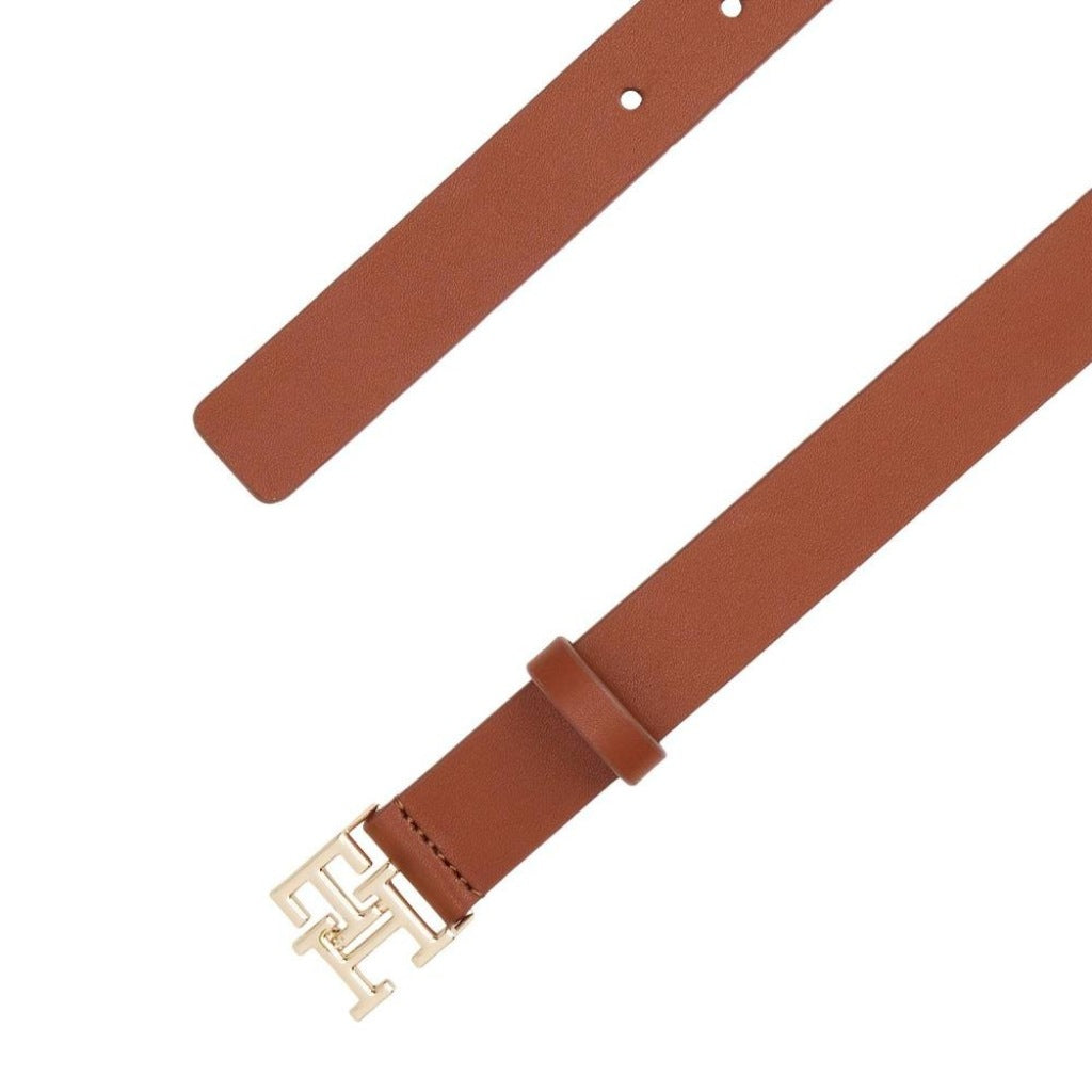 TOMMY HILFIGER AWAW TH LOGO . en color MARRON CLARO (5)