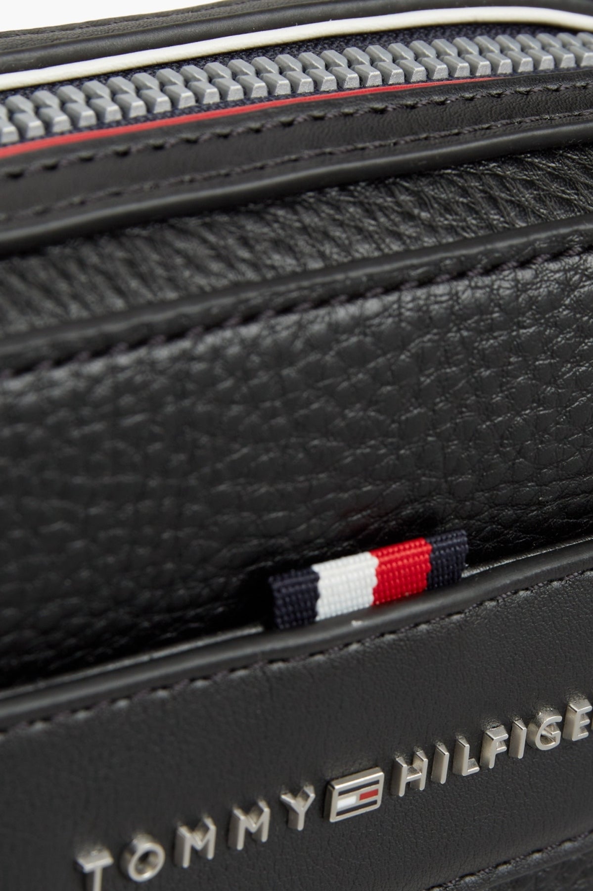 TOMMY HILFIGER TH CENTRAL MINI REPORTER en color NEGRO (4)