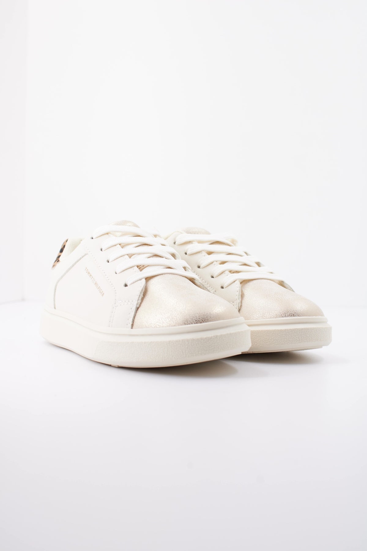 TOMMY HILFIGER TA en color BLANCO (2)