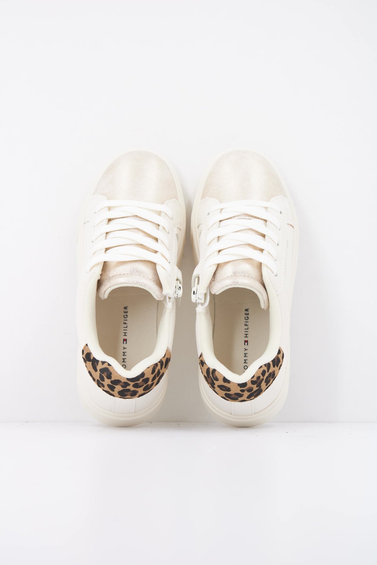 TOMMY HILFIGER TA en color BLANCO (3)