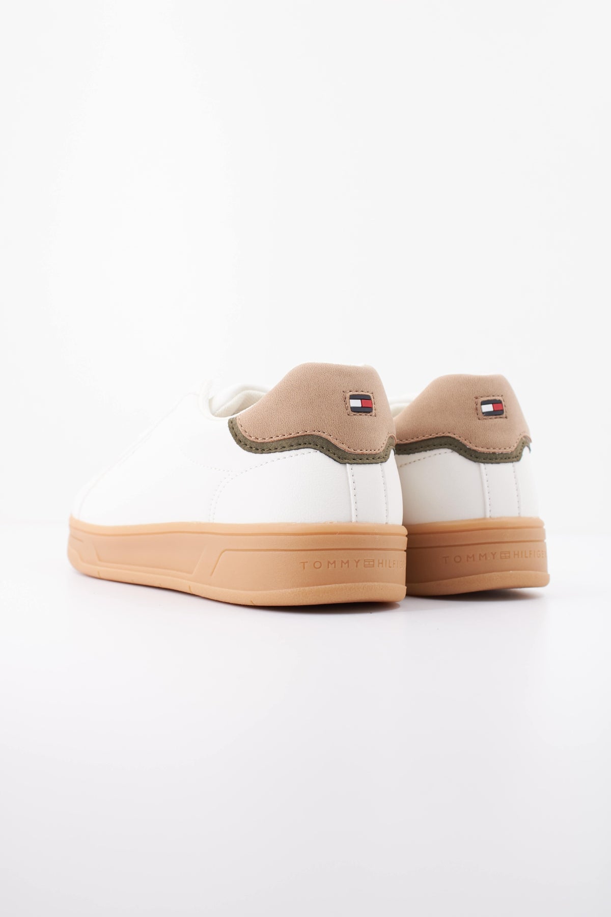 TOMMY HILFIGER LOW CUT LACE-UP SNEAKER en color BLANCO (4)