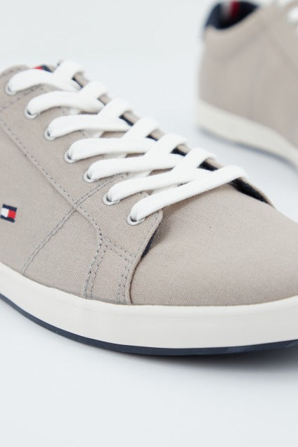TOMMY HILFIGER FMFM en color MARRON CLARO (2)