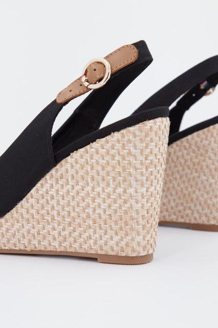 TOMMY HILFIGER ICONIC ELENA BASIC SLING en color NEGRO (3)