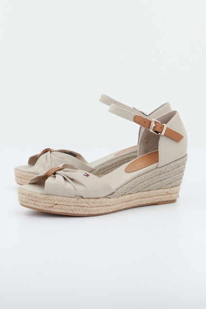TOMMY HILFIGER BASIC OPEN TOE MID WEDGE en color BEIS (1)