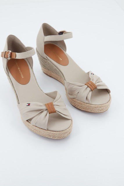 TOMMY HILFIGER BASIC OPEN TOE MID WEDGE en color BEIS (4)