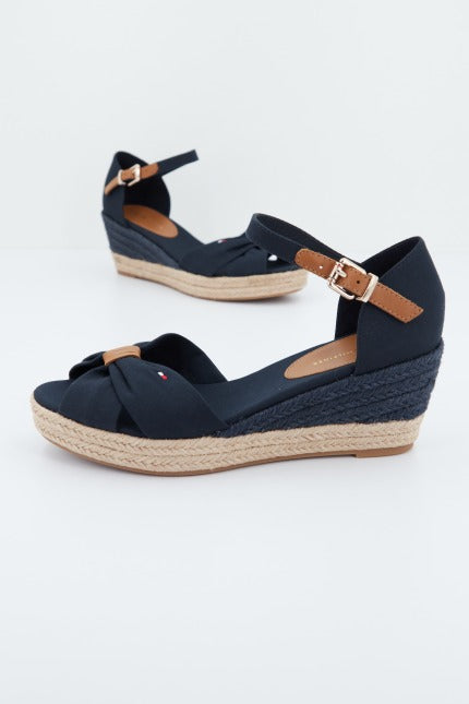 TOMMY HILFIGER BASIC OPEN TOE MID WEDGE en color AZUL (2)