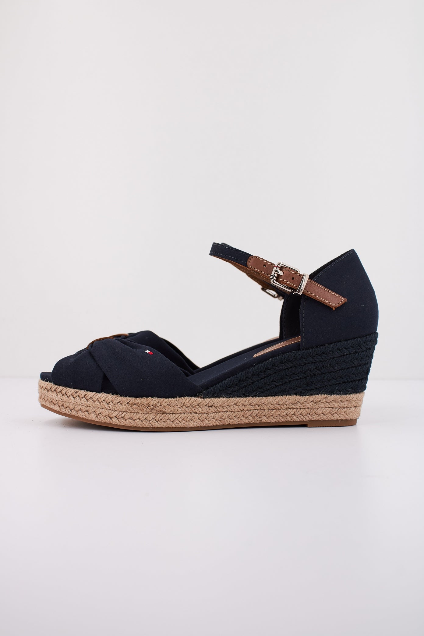 TOMMY HILFIGER BASIC OPEN TOE MID WEDGE en color AZUL (1)
