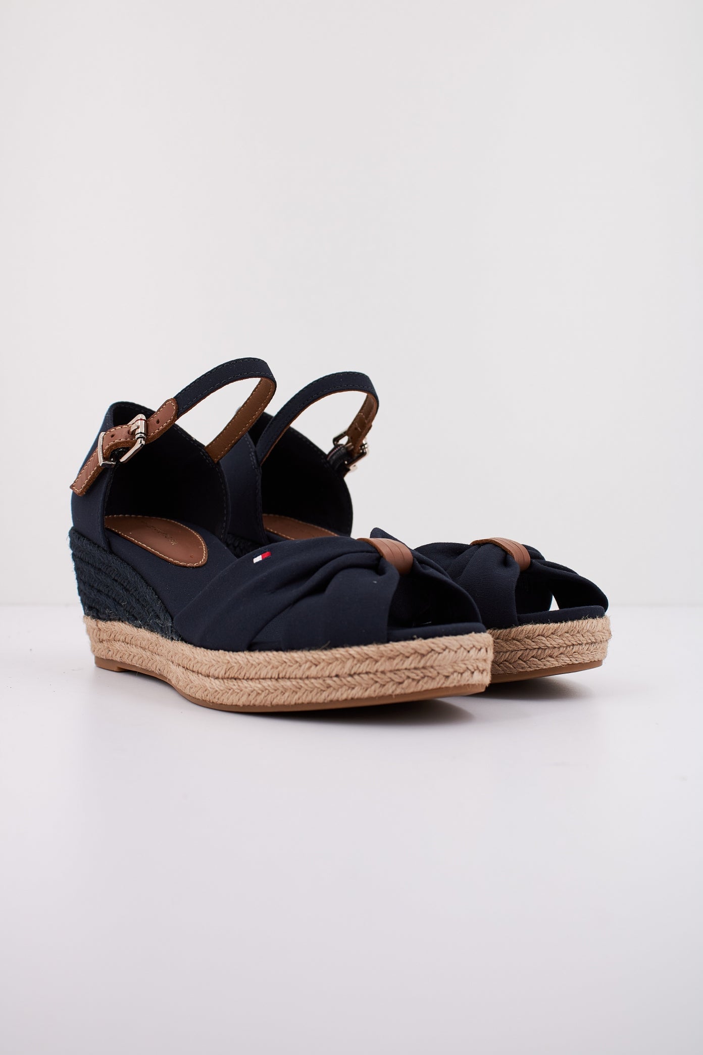 TOMMY HILFIGER BASIC OPEN TOE MID WEDGE en color AZUL (2)