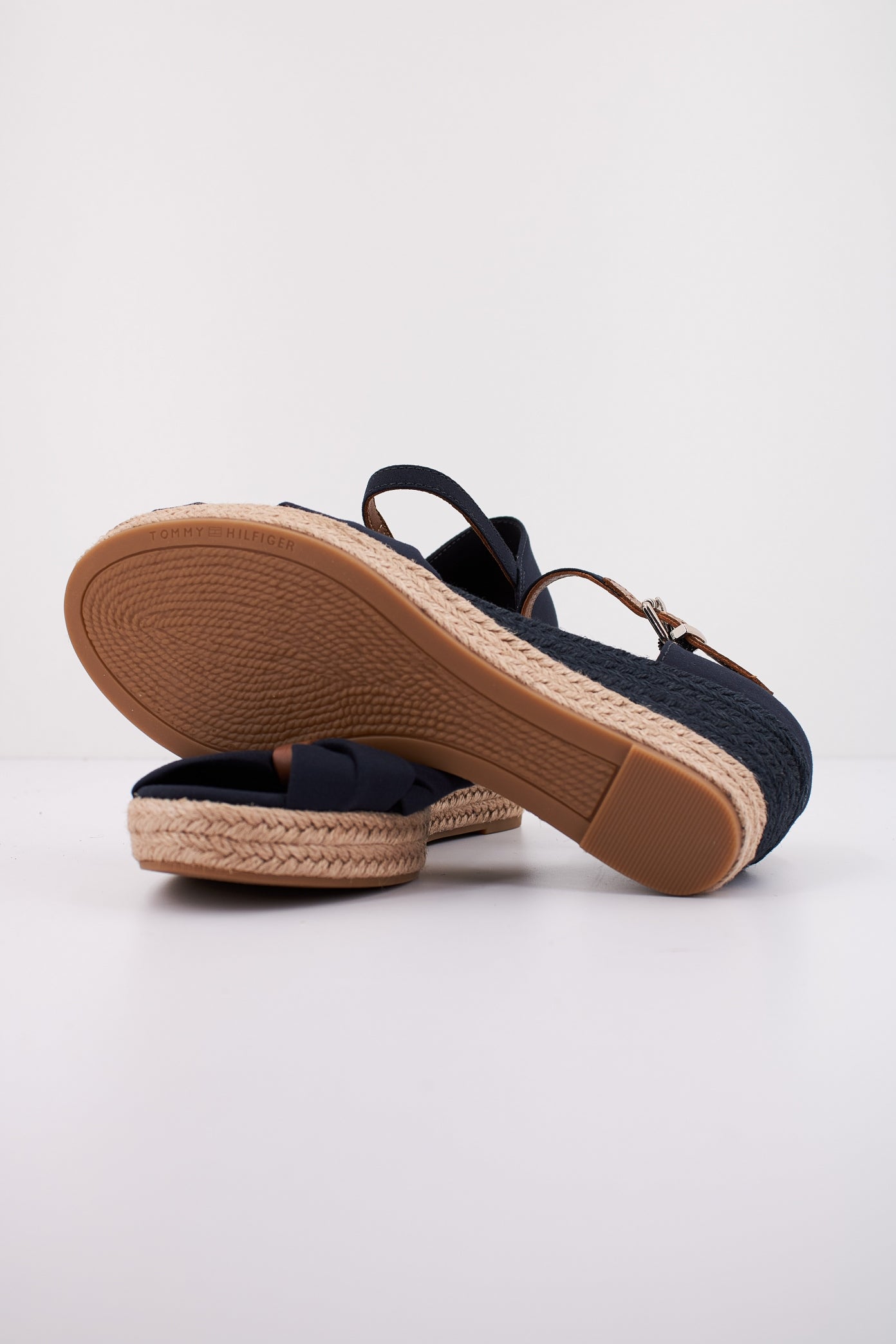 TOMMY HILFIGER BASIC OPEN TOE MID WEDGE en color AZUL (4)