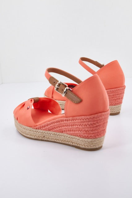 TOMMY HILFIGER BASIC OPEN TOE MID WEDGE en color NARANJA (3)