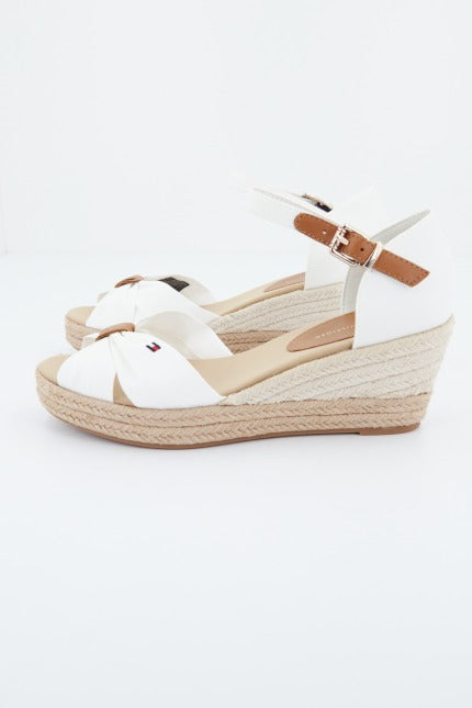 TOMMY HILFIGER BASIC OPEN TOE MID WEDGE en color BLANCO (2)