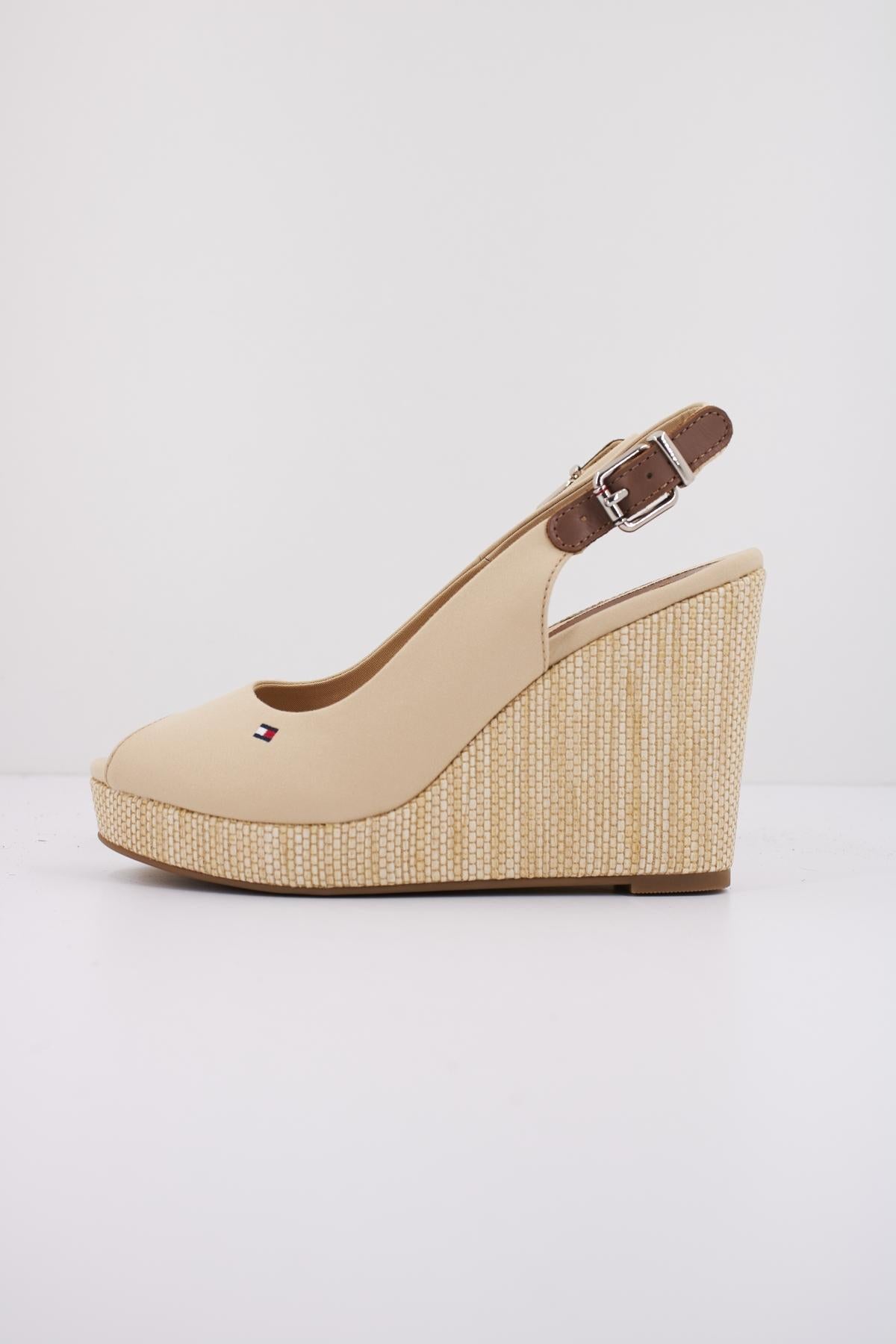 TOMMY HILFIGER ICONIC ELENA SLING BACK en color MARRON CLARO (1)