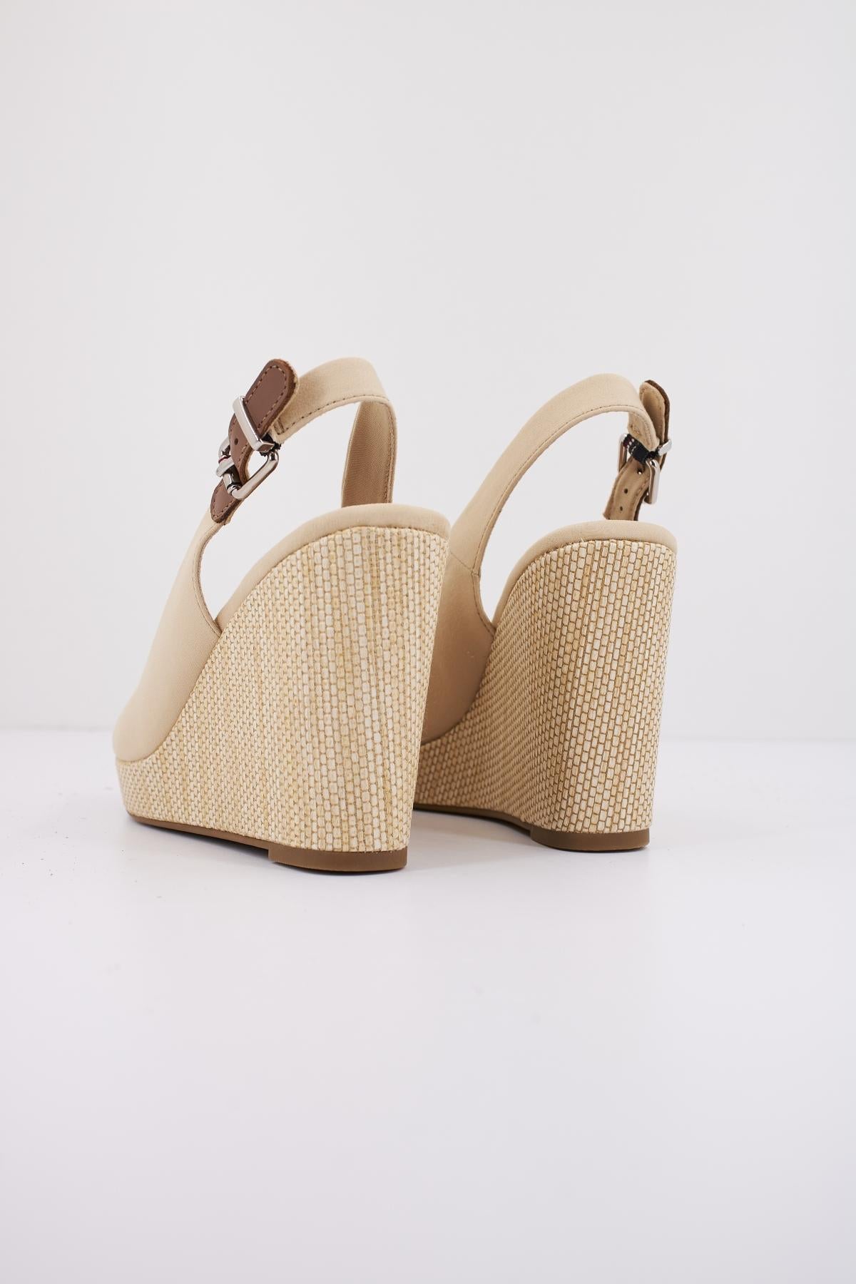 TOMMY HILFIGER ICONIC ELENA SLING BACK en color MARRON CLARO (3)