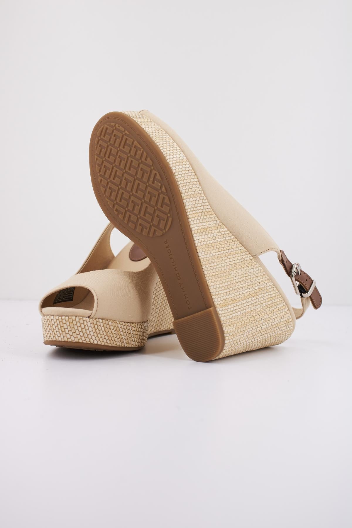 TOMMY HILFIGER ICONIC ELENA SLING BACK en color MARRON CLARO (4)